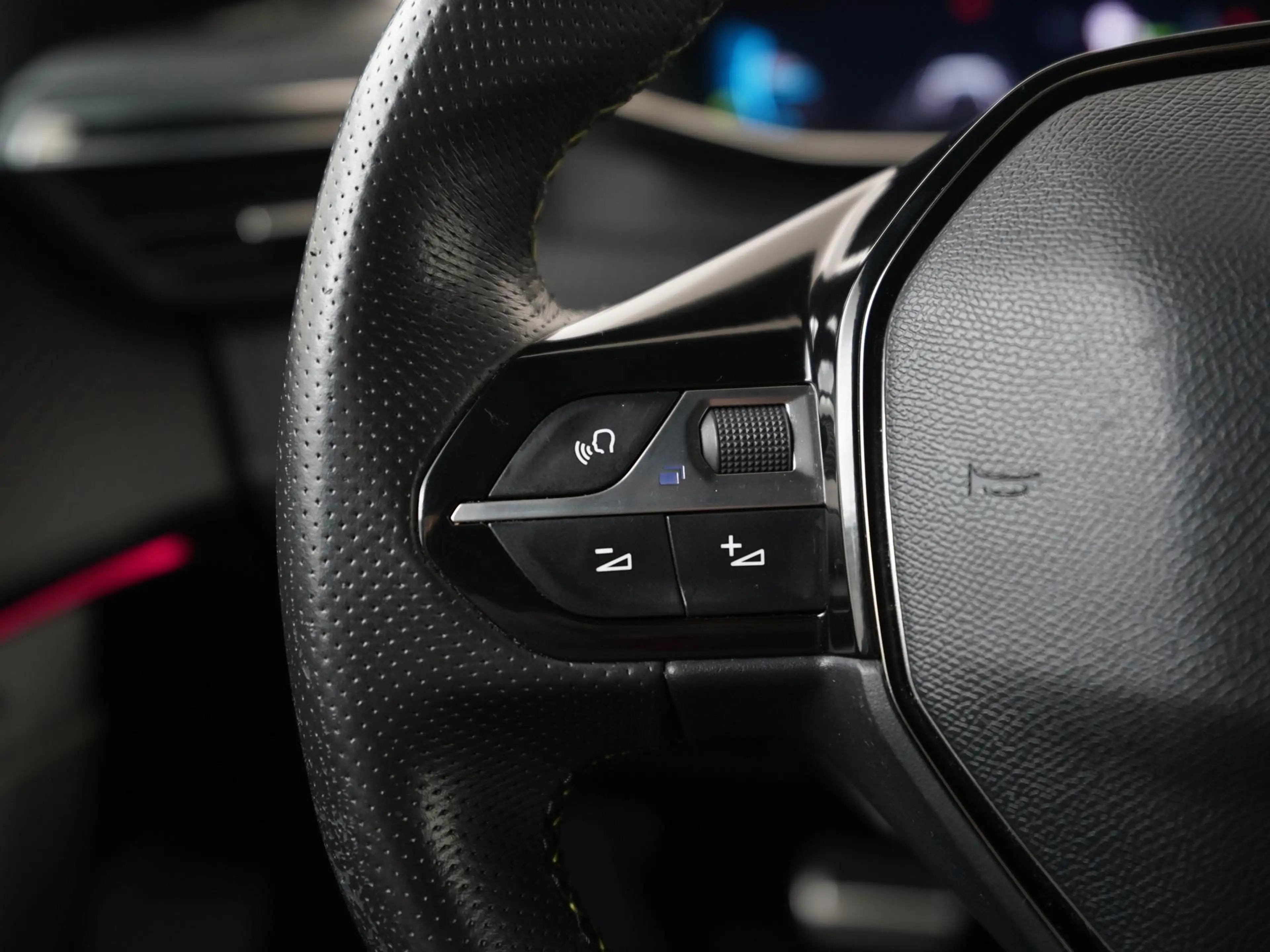 Peugeot e-2008 EV GT 50 kWh | SOH 93% | 3 Fase | Zondag Open! — photo 8