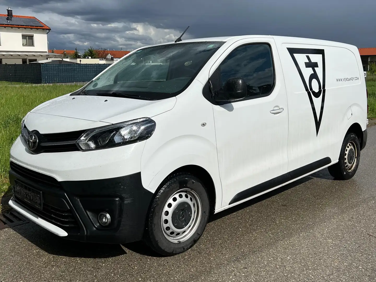 Toyota Proace Pro Ace 2,0 D-4D 130 L2H1 Weiß - 1
