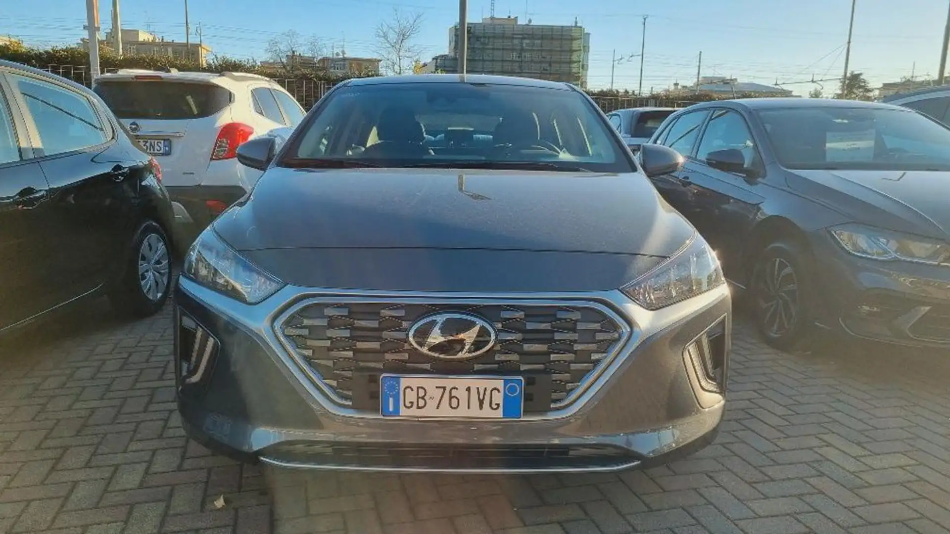 Hyundai IONIQ 1.6 Hybrid hev Tech Grijs - 1