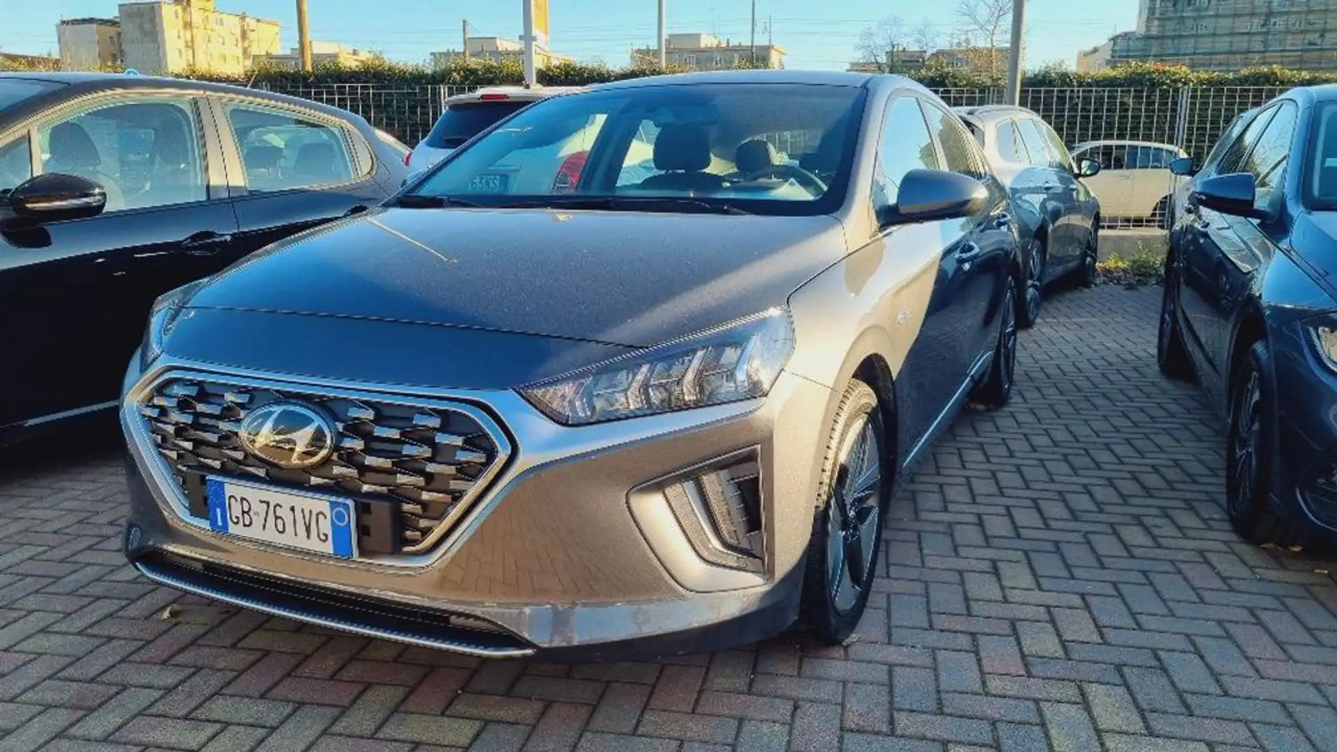 Hyundai IONIQ 1.6 Hybrid hev Tech Grijs - 2