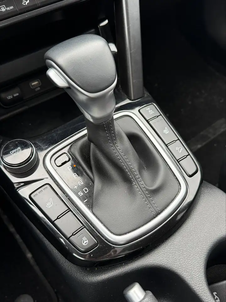 Kia Seltos снимка Kia Seltos