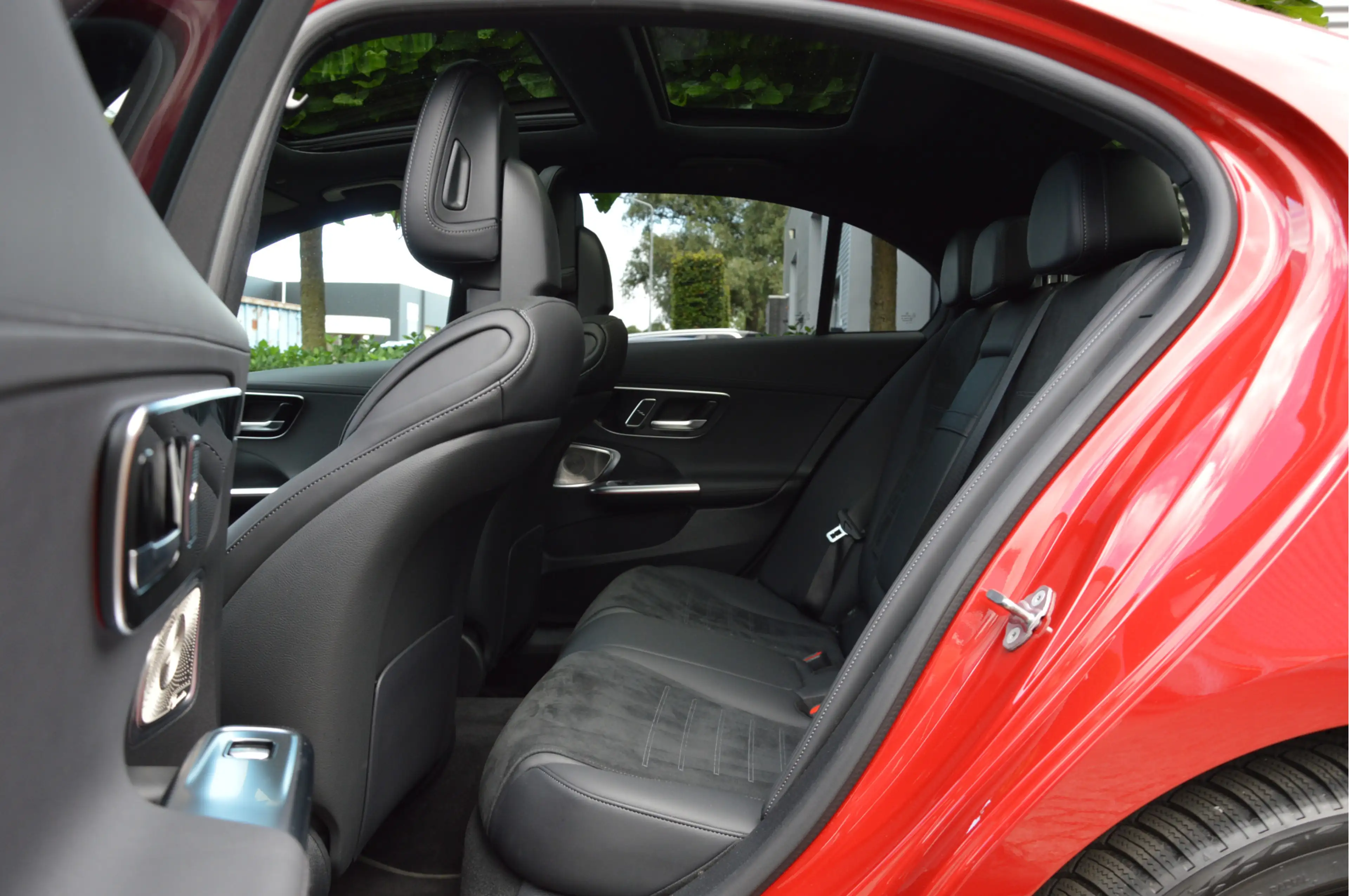 Mercedes-Benz C 400 e 4MATIC AMG Line PANORAMADAK | BURMESTER | HUD | — photo 32