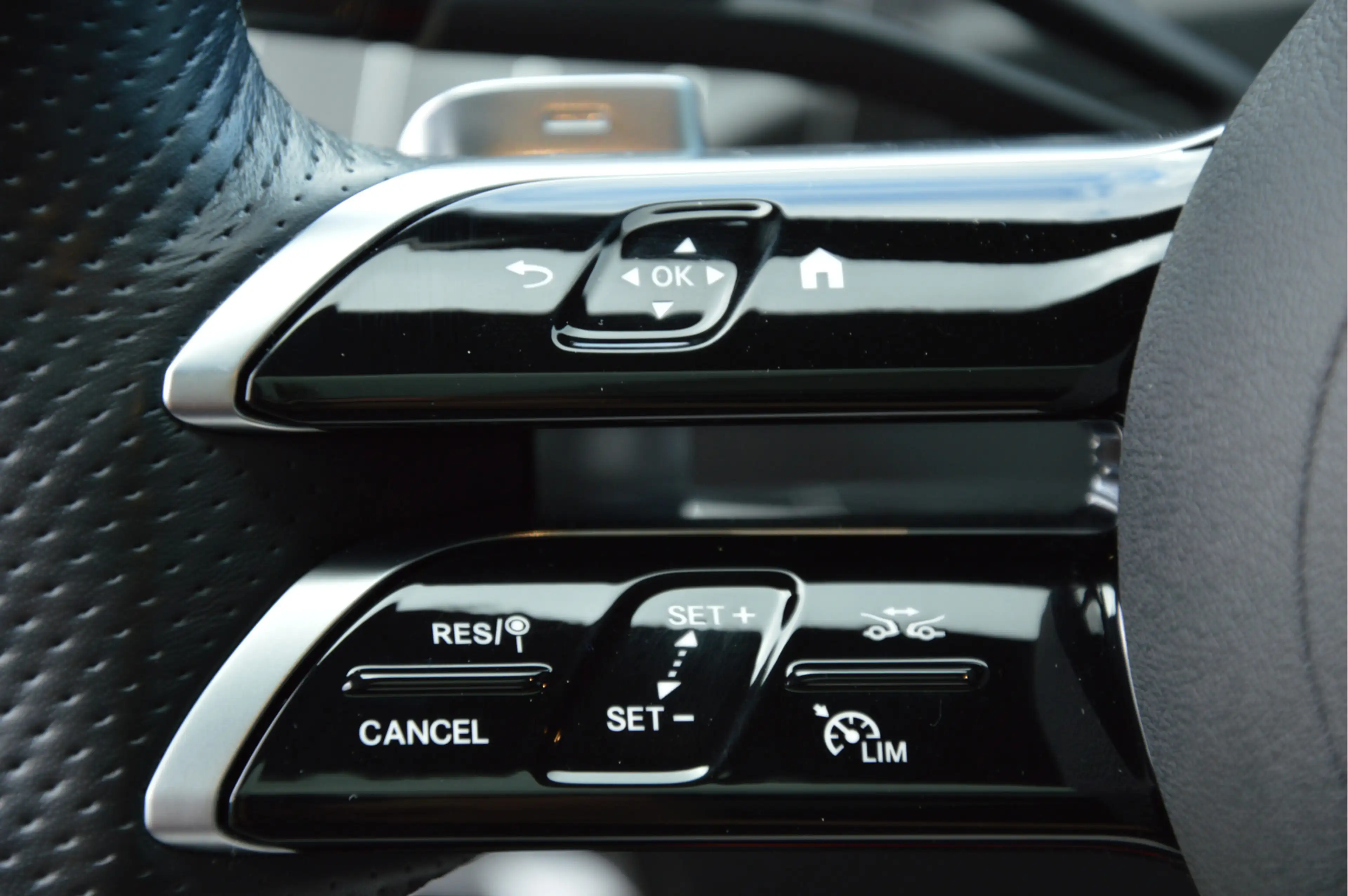 Mercedes-Benz C 400 e 4MATIC AMG Line PANORAMADAK | BURMESTER | HUD | — photo 16