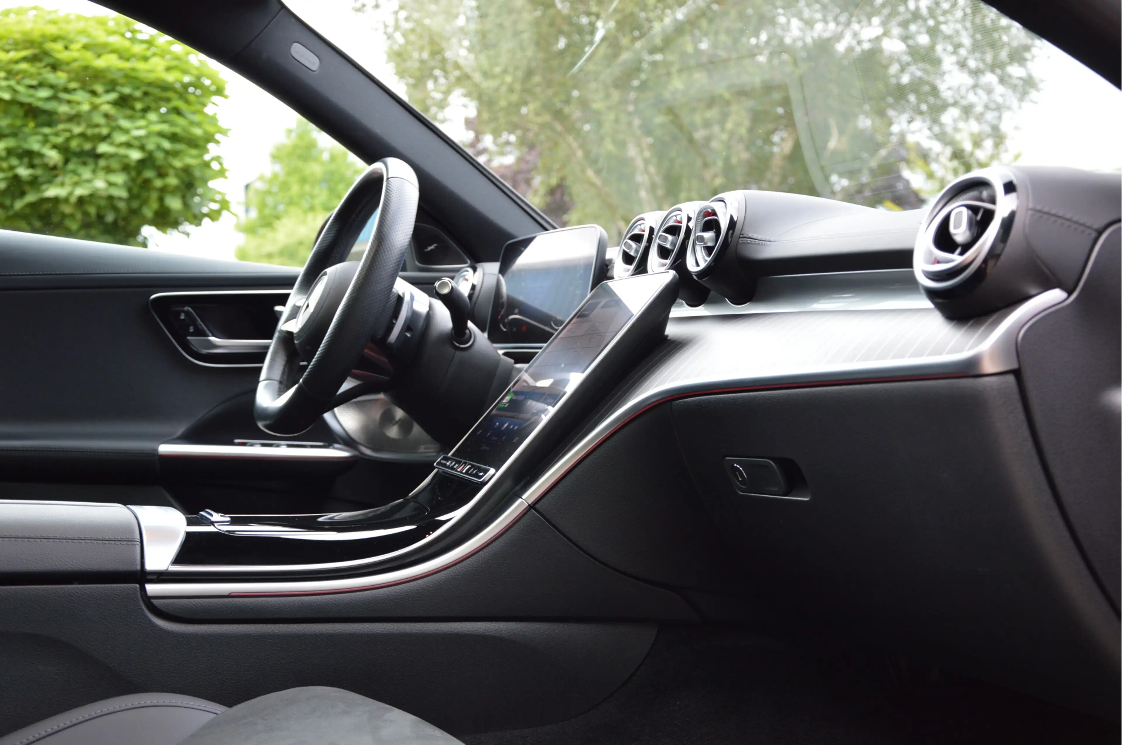 Mercedes-Benz C 400 e 4MATIC AMG Line PANORAMADAK | BURMESTER | HUD | — photo 4