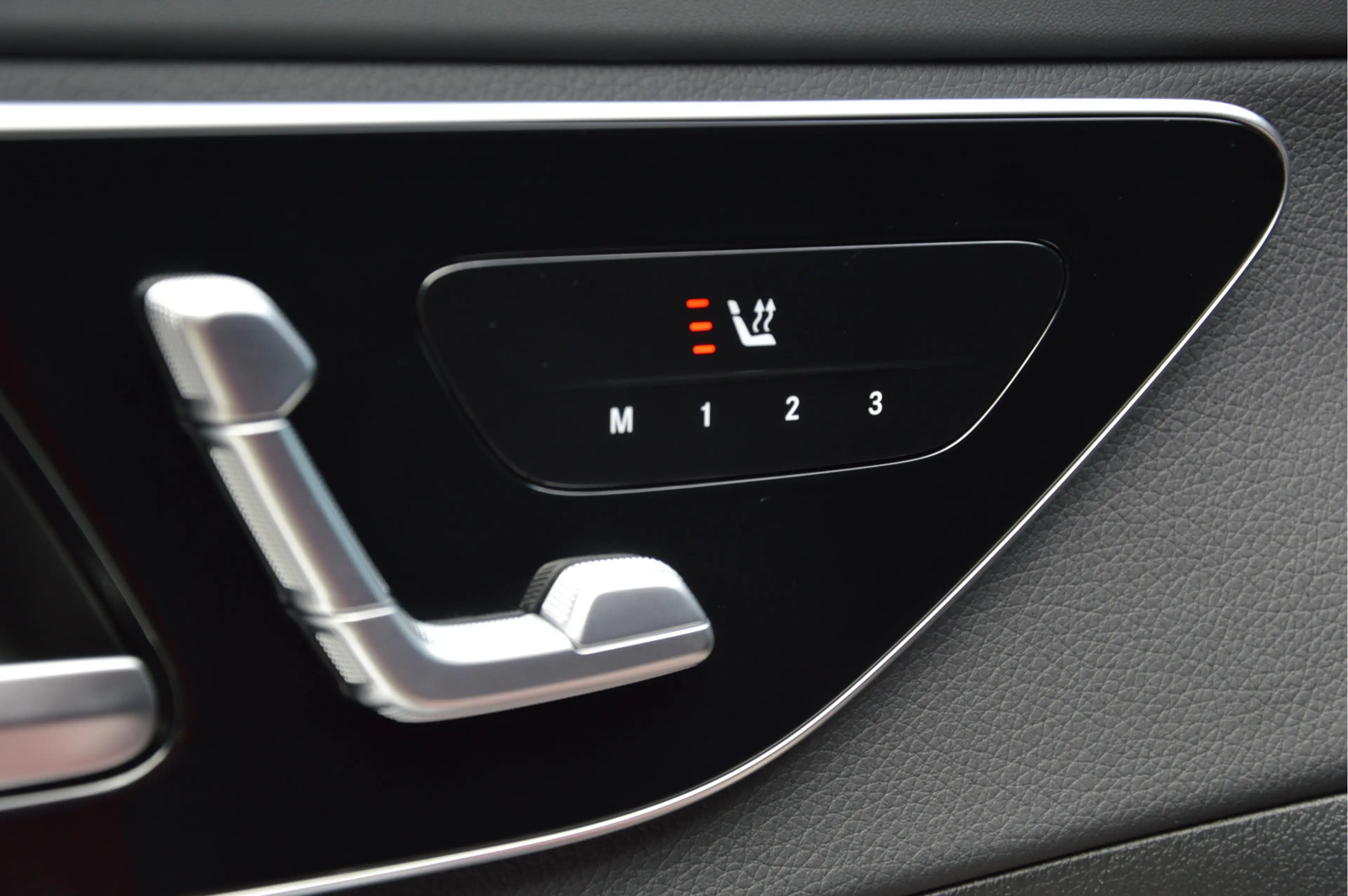 Mercedes-Benz C 400 e 4MATIC AMG Line PANORAMADAK | BURMESTER | HUD | — photo 34