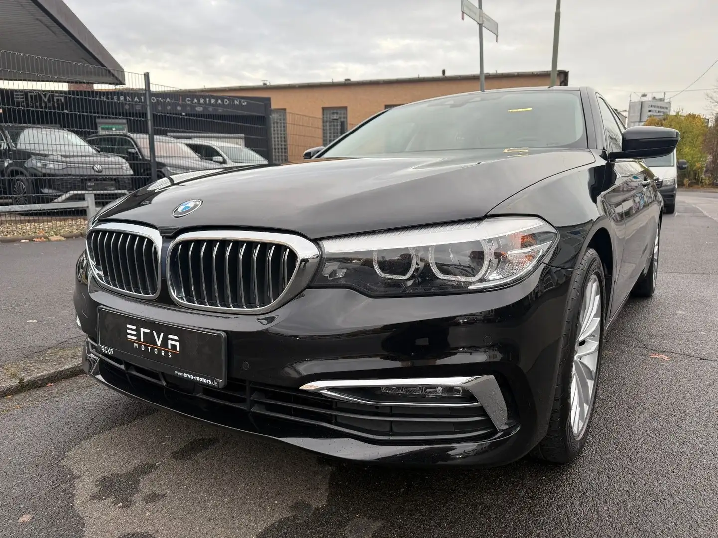 BMW 530 d xDrive Luxury Line / M Sport Schwarz - 2
