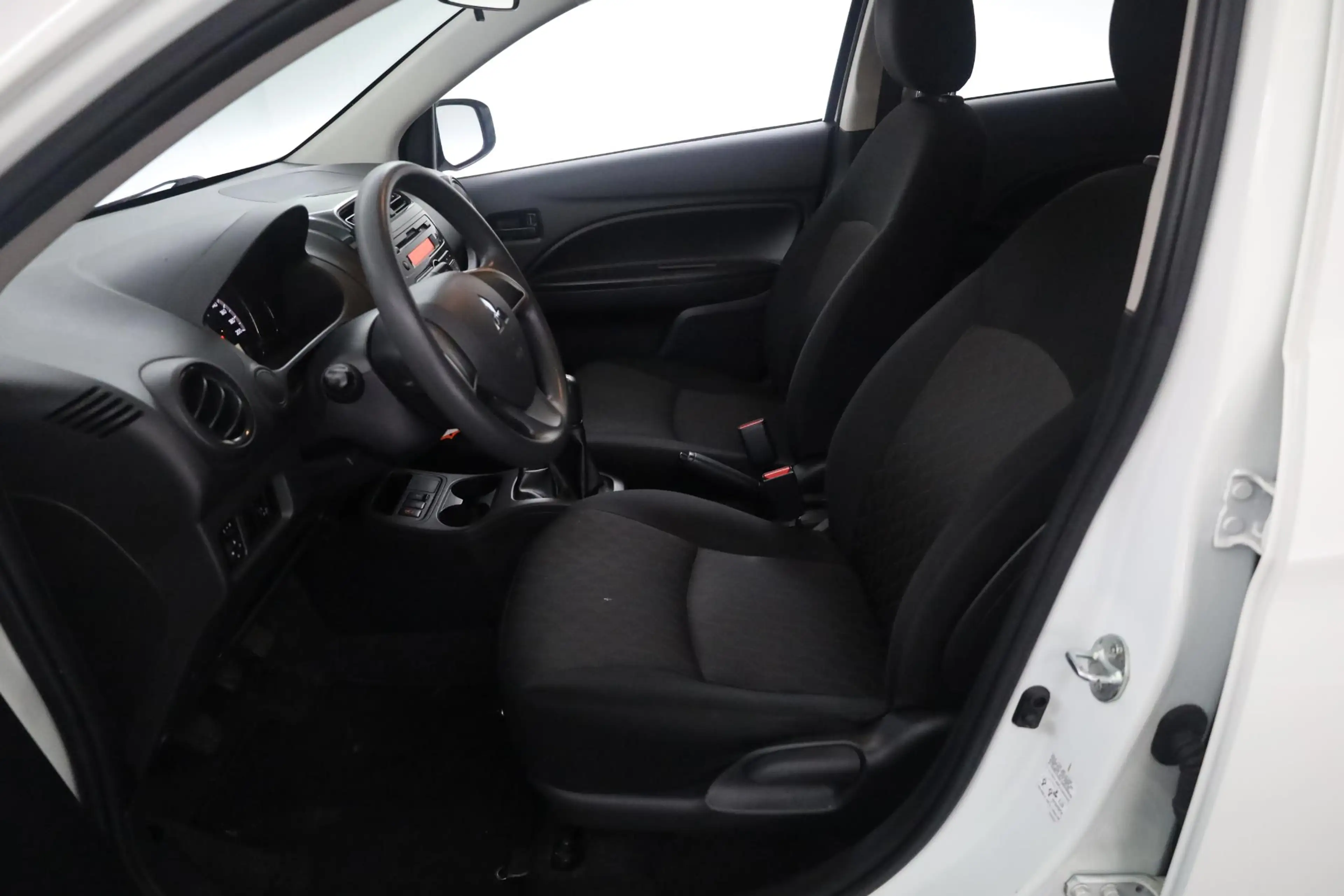 Mitsubishi Space Star 1.0 Cool+ — photo 11