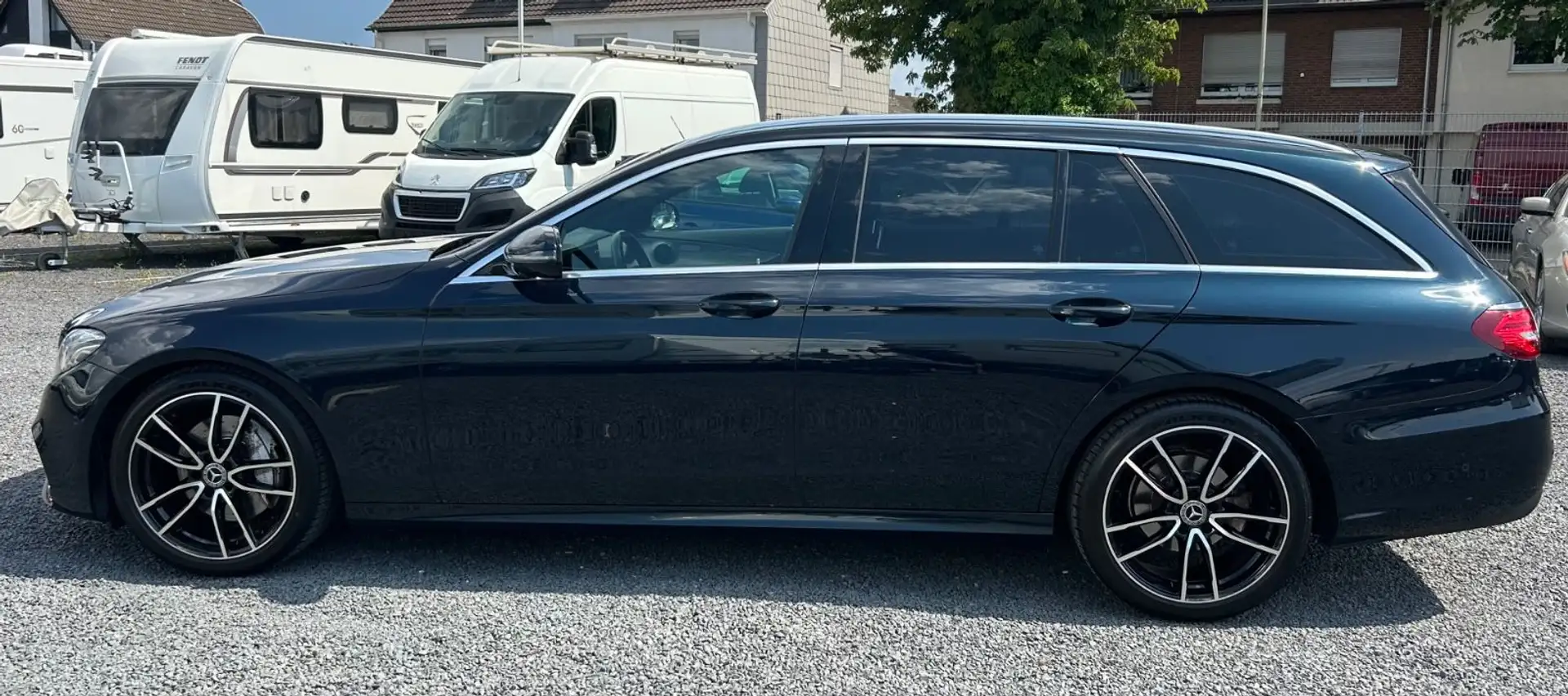 Mercedes-Benz E 200 d T-Modell Amg Paket*Widescreen*Headup*360 Bleu - 2