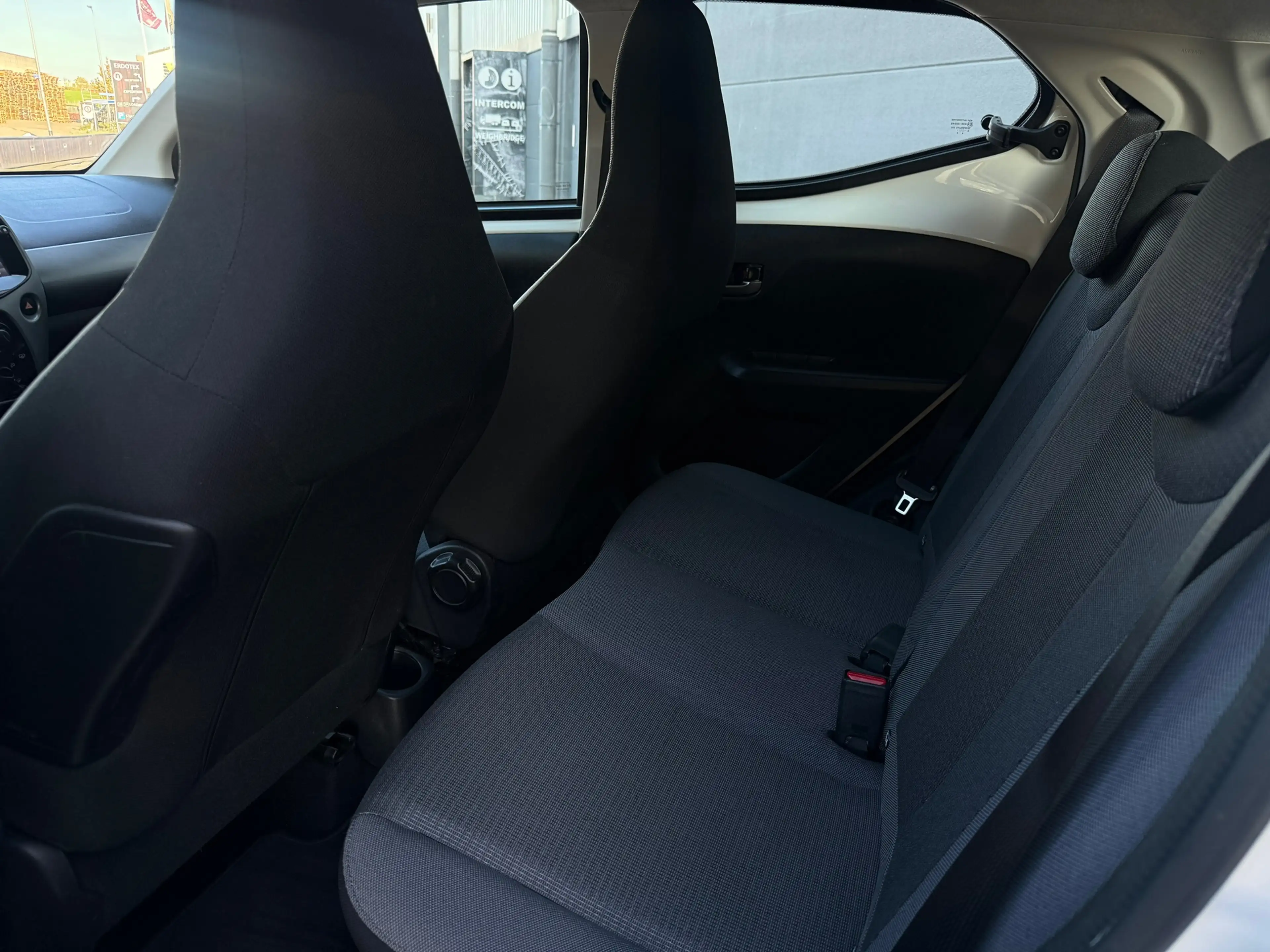 Toyota Aygo 1.0 VVT-i x-play*CAMERA*NAVI*ELKT-RAAM*AIRCO*APK*N — photo 9