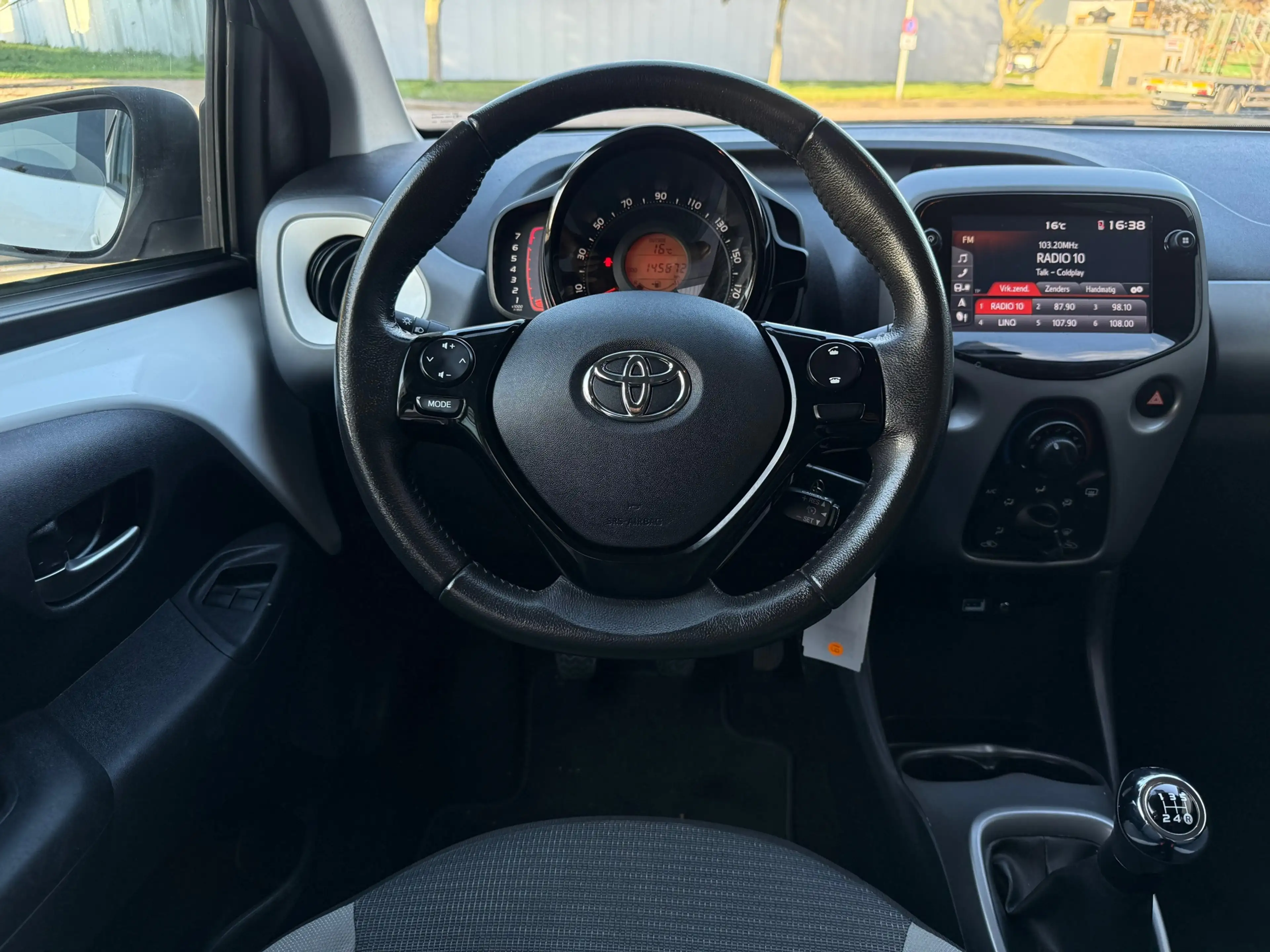 Toyota Aygo 1.0 VVT-i x-play*CAMERA*NAVI*ELKT-RAAM*AIRCO*APK*N — photo 11