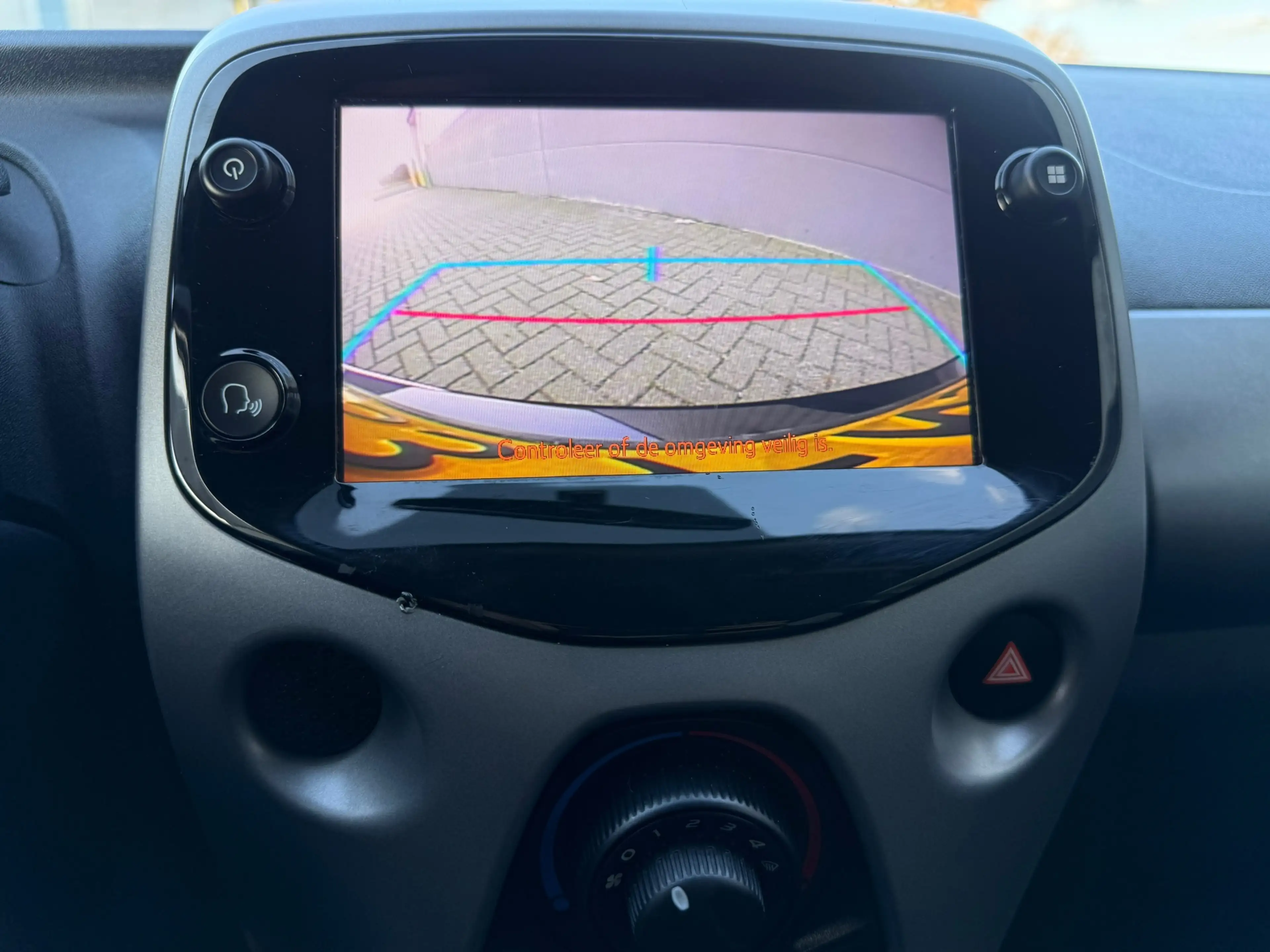 Toyota Aygo 1.0 VVT-i x-play*CAMERA*NAVI*ELKT-RAAM*AIRCO*APK*N — photo 16