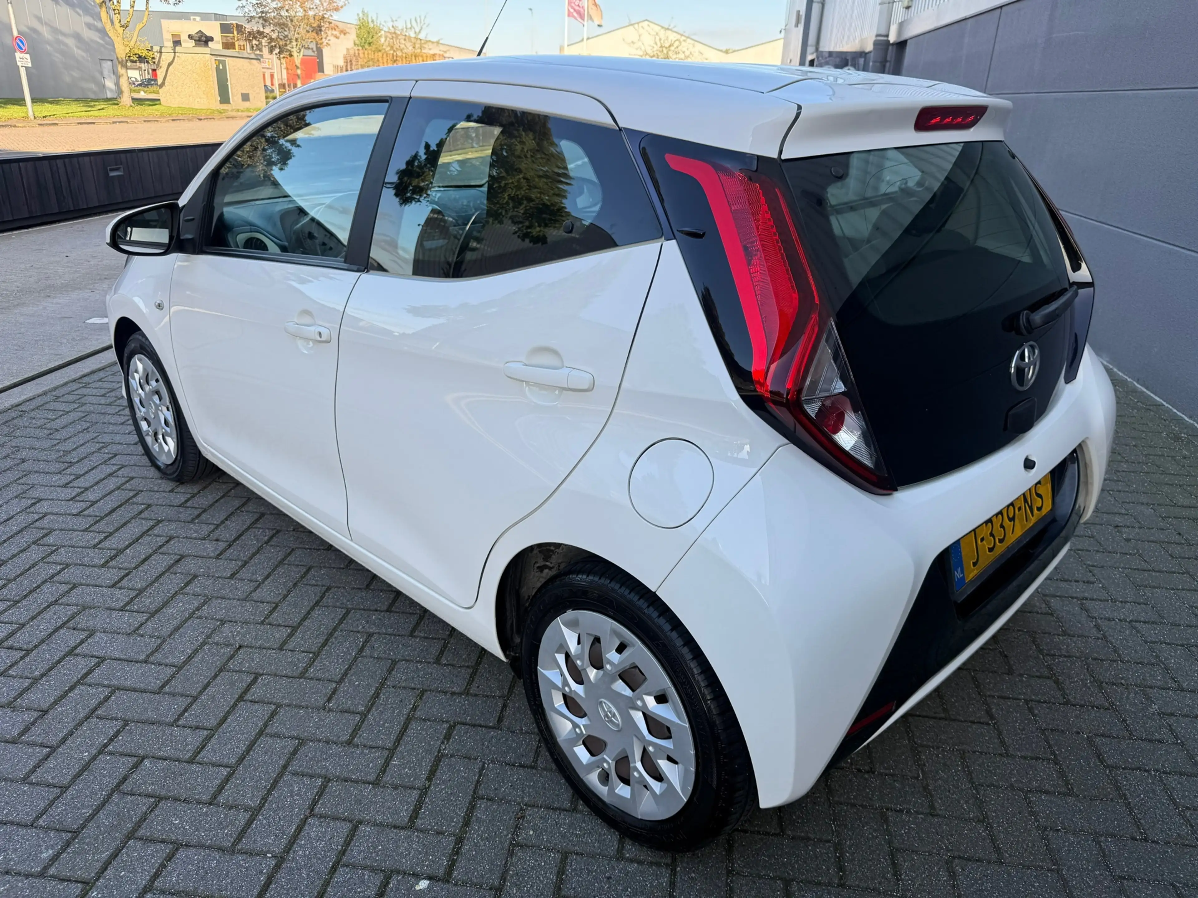 Toyota Aygo 1.0 VVT-i x-play*CAMERA*NAVI*ELKT-RAAM*AIRCO*APK*N — photo 7