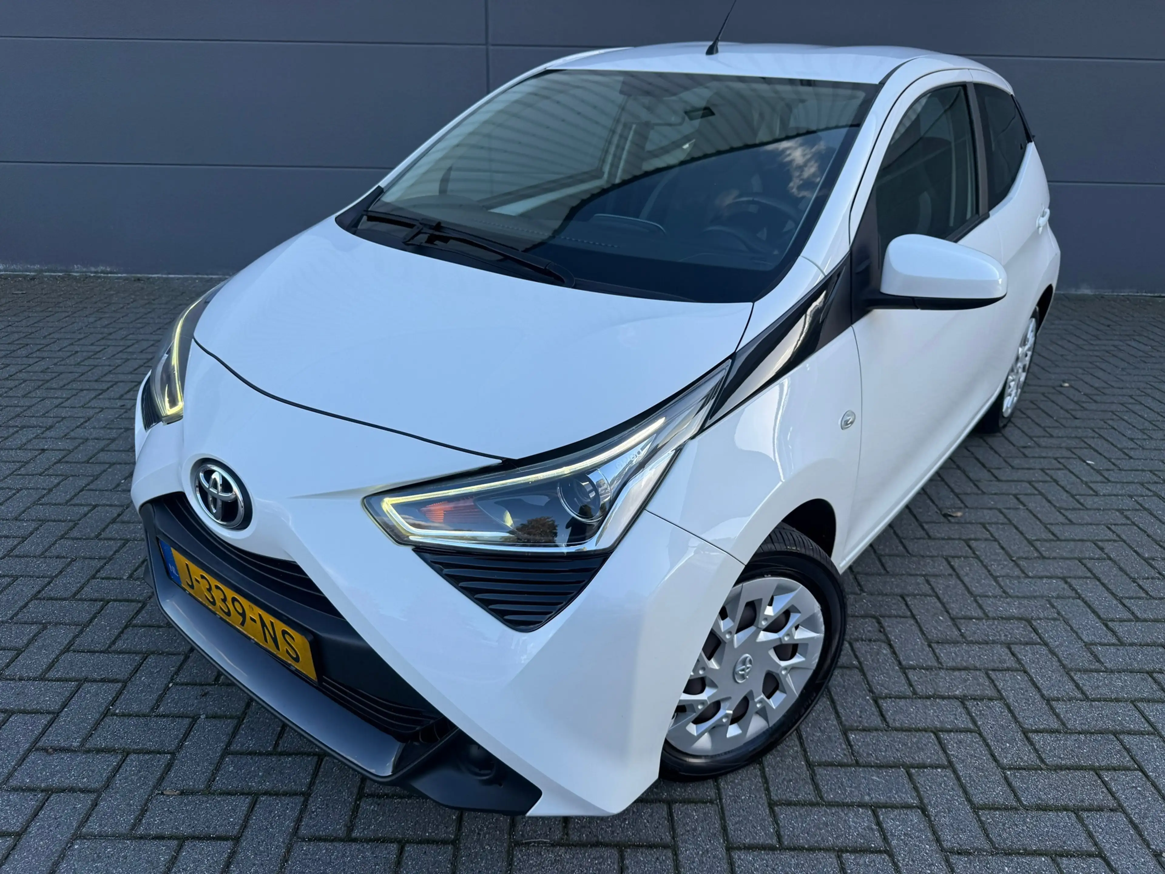 Toyota Aygo 1.0 VVT-i x-play*CAMERA*NAVI*ELKT-RAAM*AIRCO*APK*N — photo 21
