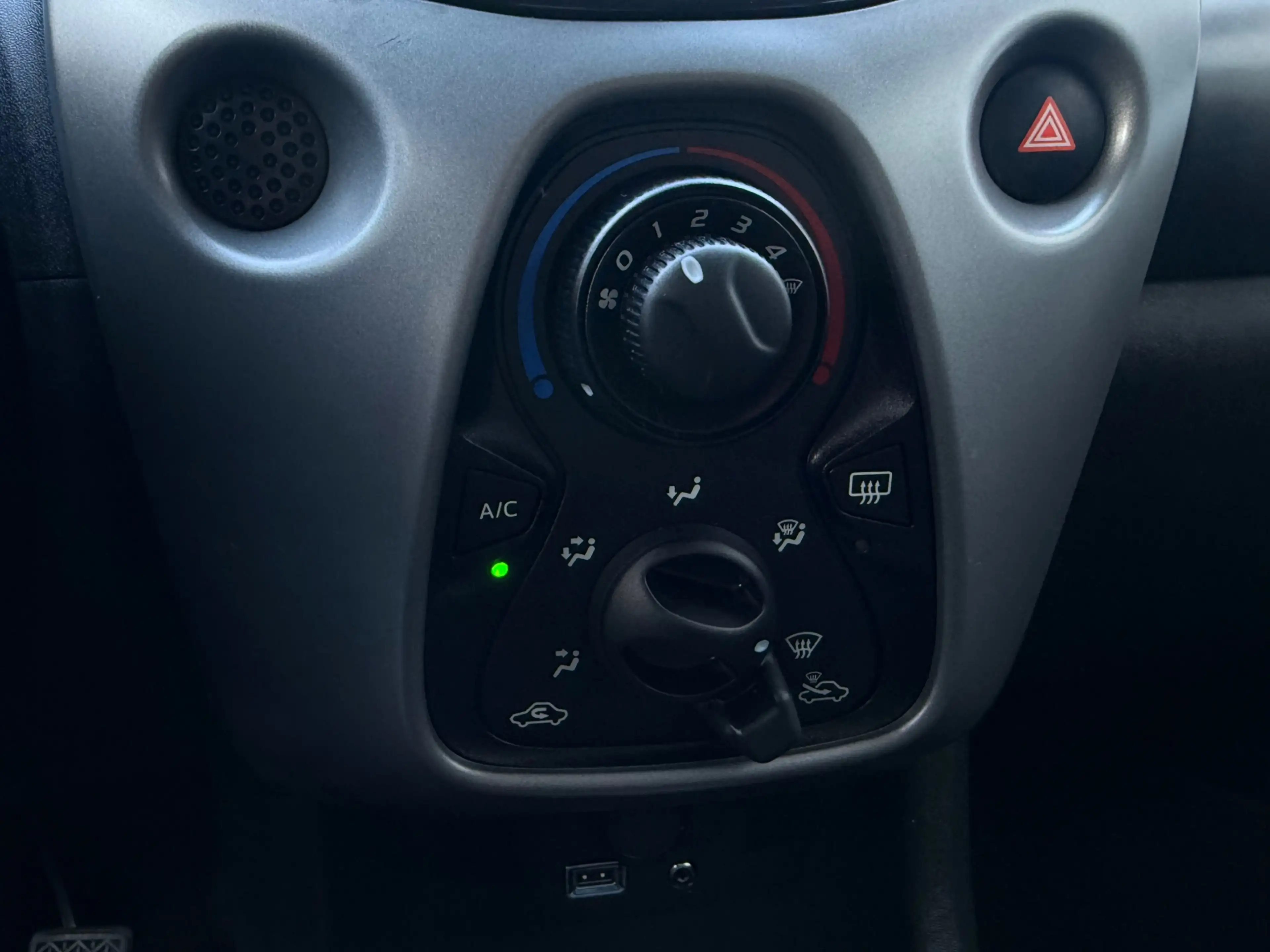 Toyota Aygo 1.0 VVT-i x-play*CAMERA*NAVI*ELKT-RAAM*AIRCO*APK*N — photo 17