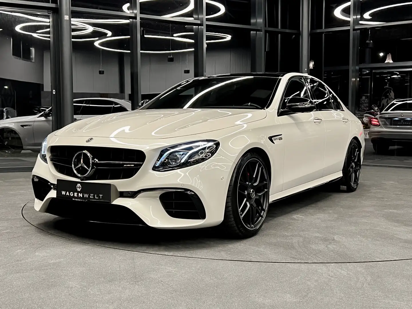 Mercedes-Benz E 63 AMG E 63 S AMG 4Matic+, Panorama, AMG Drivers Package Bílá - 1
