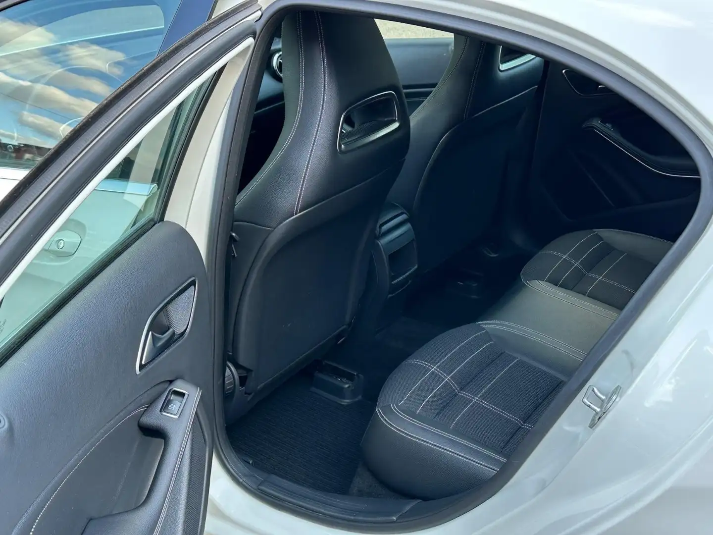 Mercedes-Benz A 180 A 180 d Aut. Weiß - 2