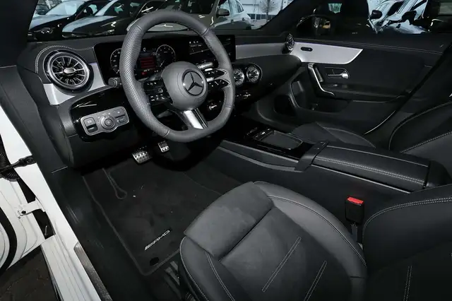 Mercedes-Benz Cla view 9