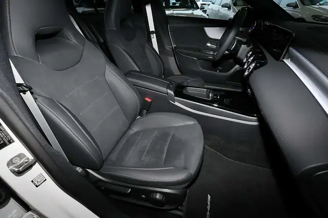 Mercedes-Benz Cla view 4