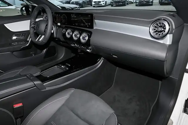 Mercedes-Benz Cla view 8