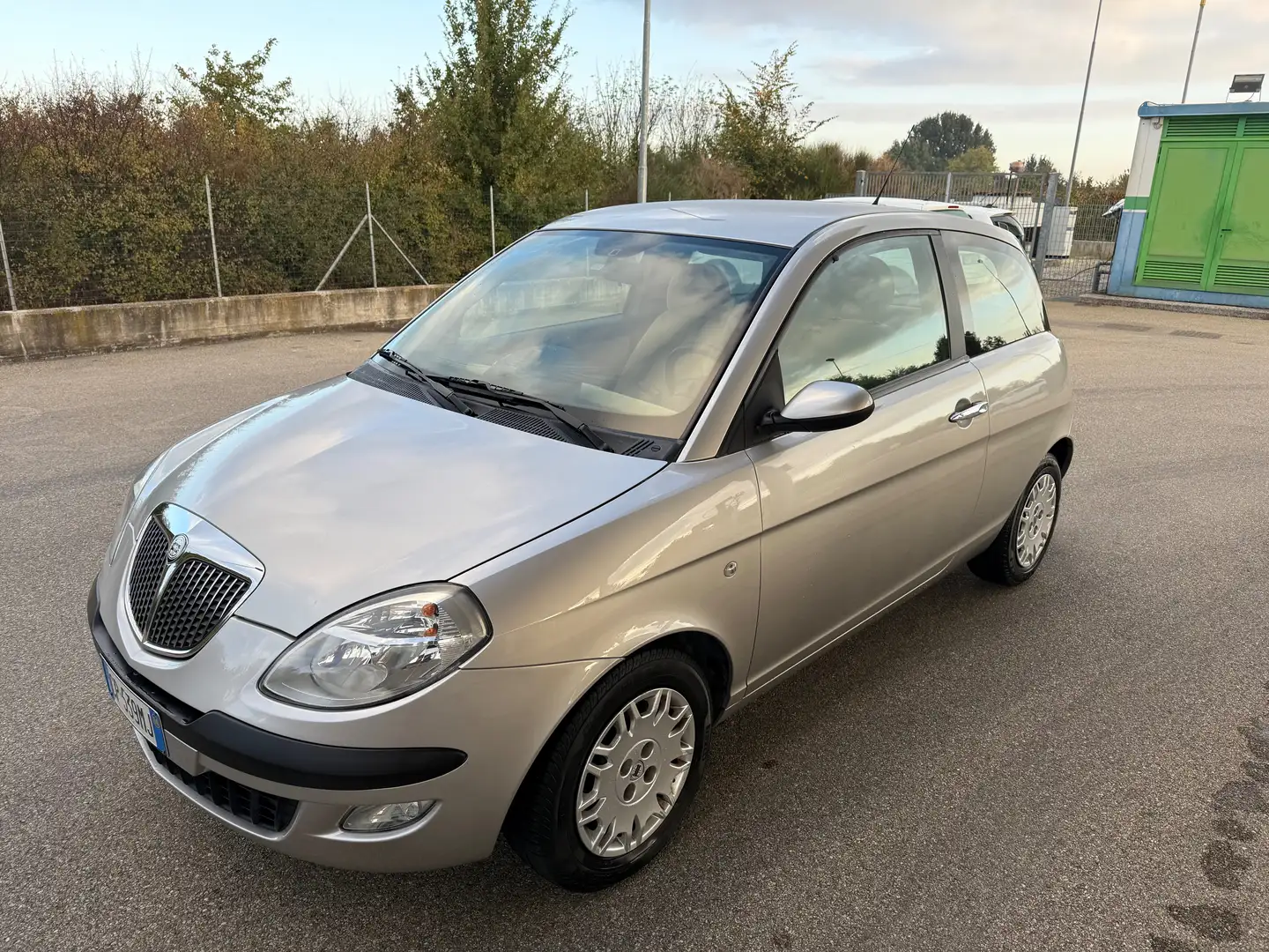 Lancia Ypsilon Ypsilon II 2003 1.2 8v Argento pochi  km!!!unipro Plateado - 1