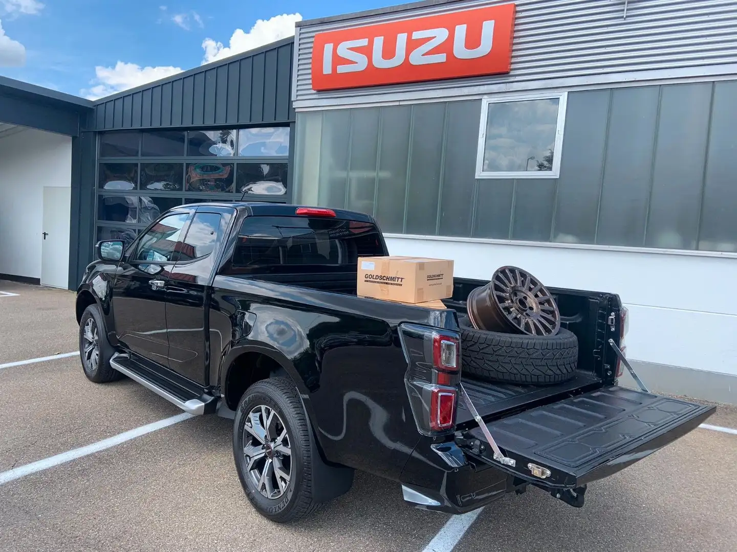 Isuzu D-Max Space Cab 4WD LSE zGG 3500kg f. Wohnkabine Schwarz - 1