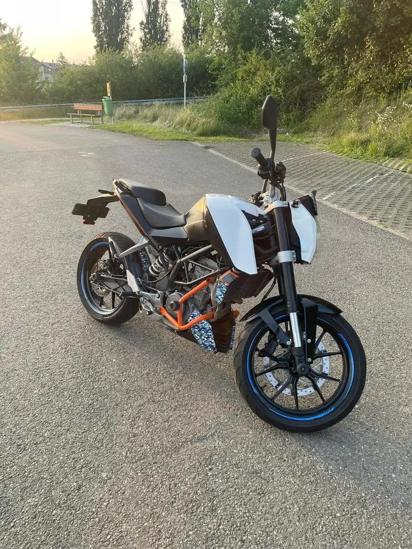 KTM Duke 125 Blanco - 2