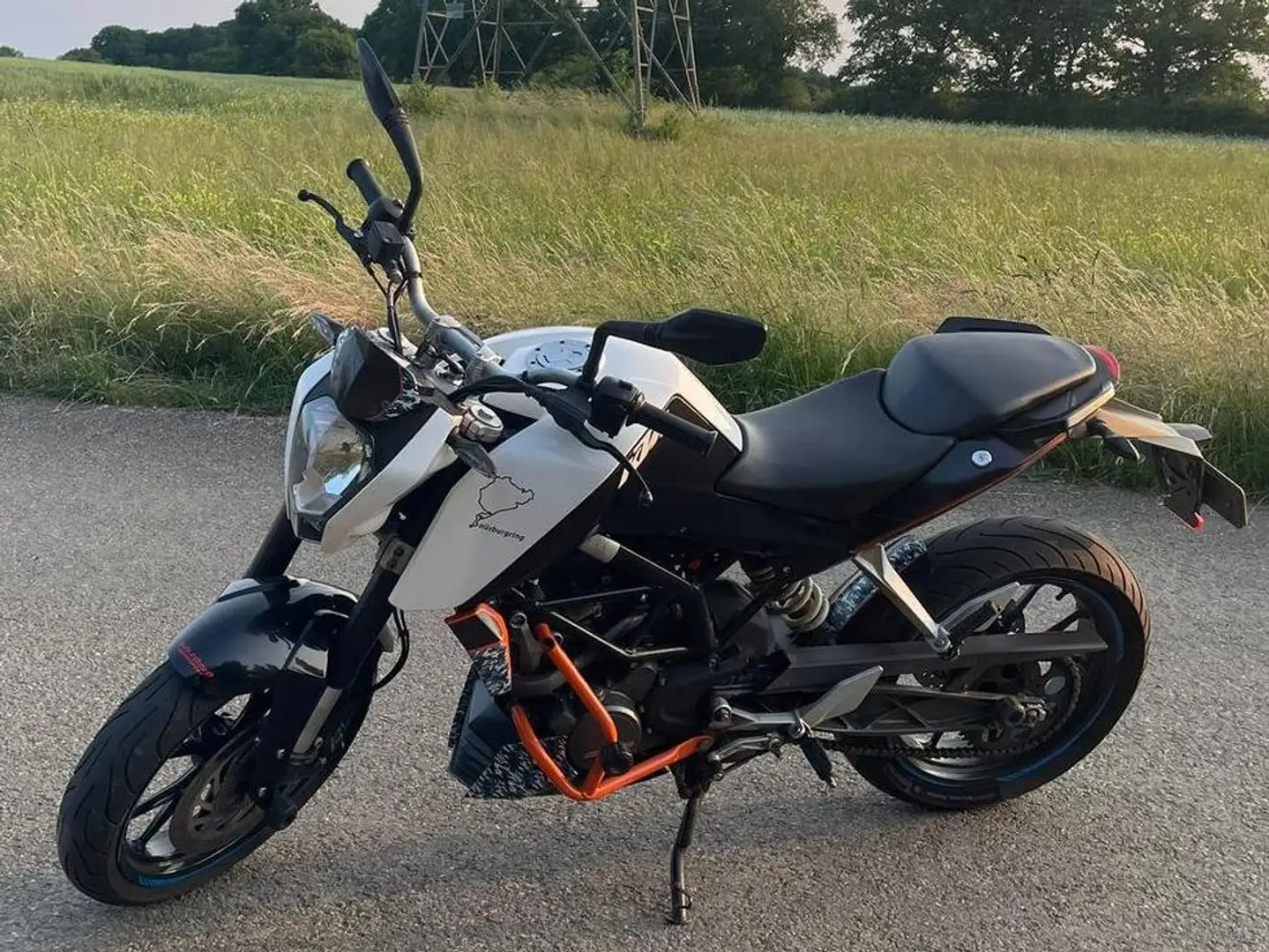 KTM Duke 125 Blanco - 1