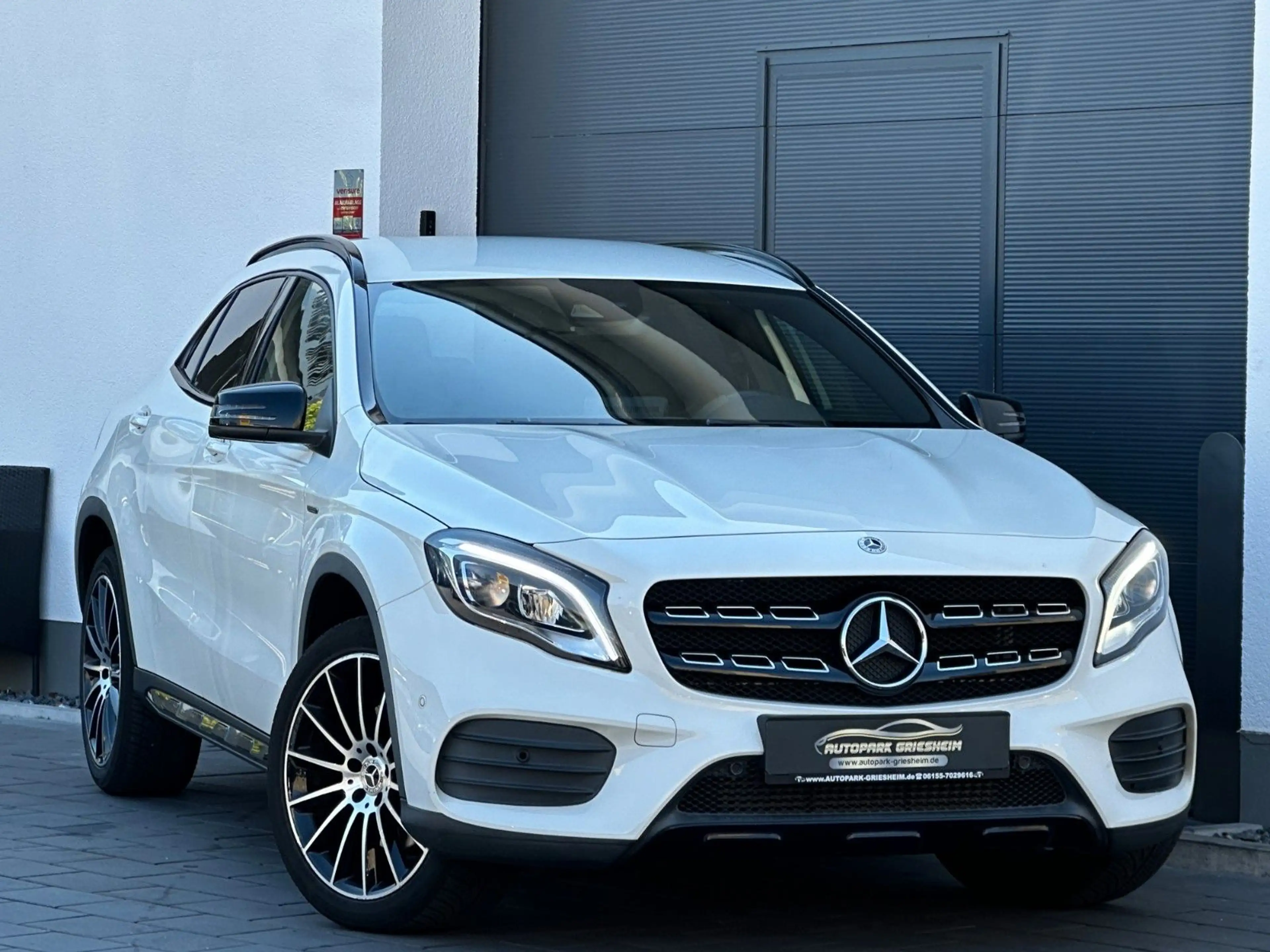 Mercedes-Benz GLA 220 4Matic*AMG*NUR 38 TKM*EDITION 1*KAMERA*