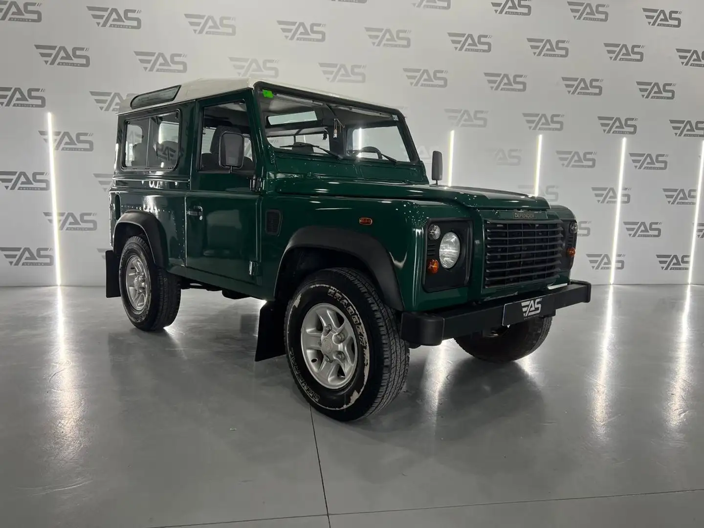 Land Rover Defender 90TDI Techo Duro Comercial Verde - 2