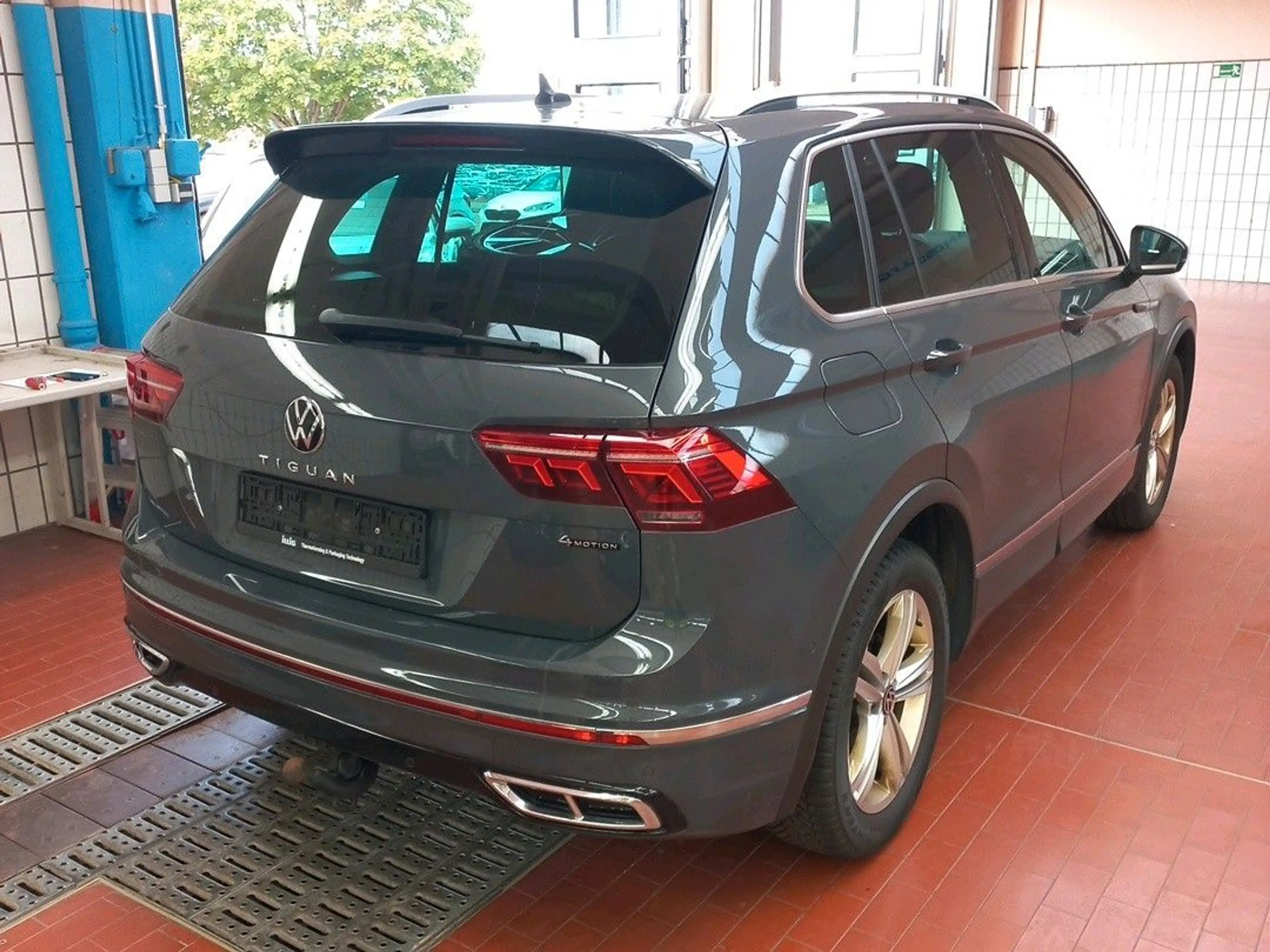 Volkswagen Tiguan R-Line 4Motion — photo 4