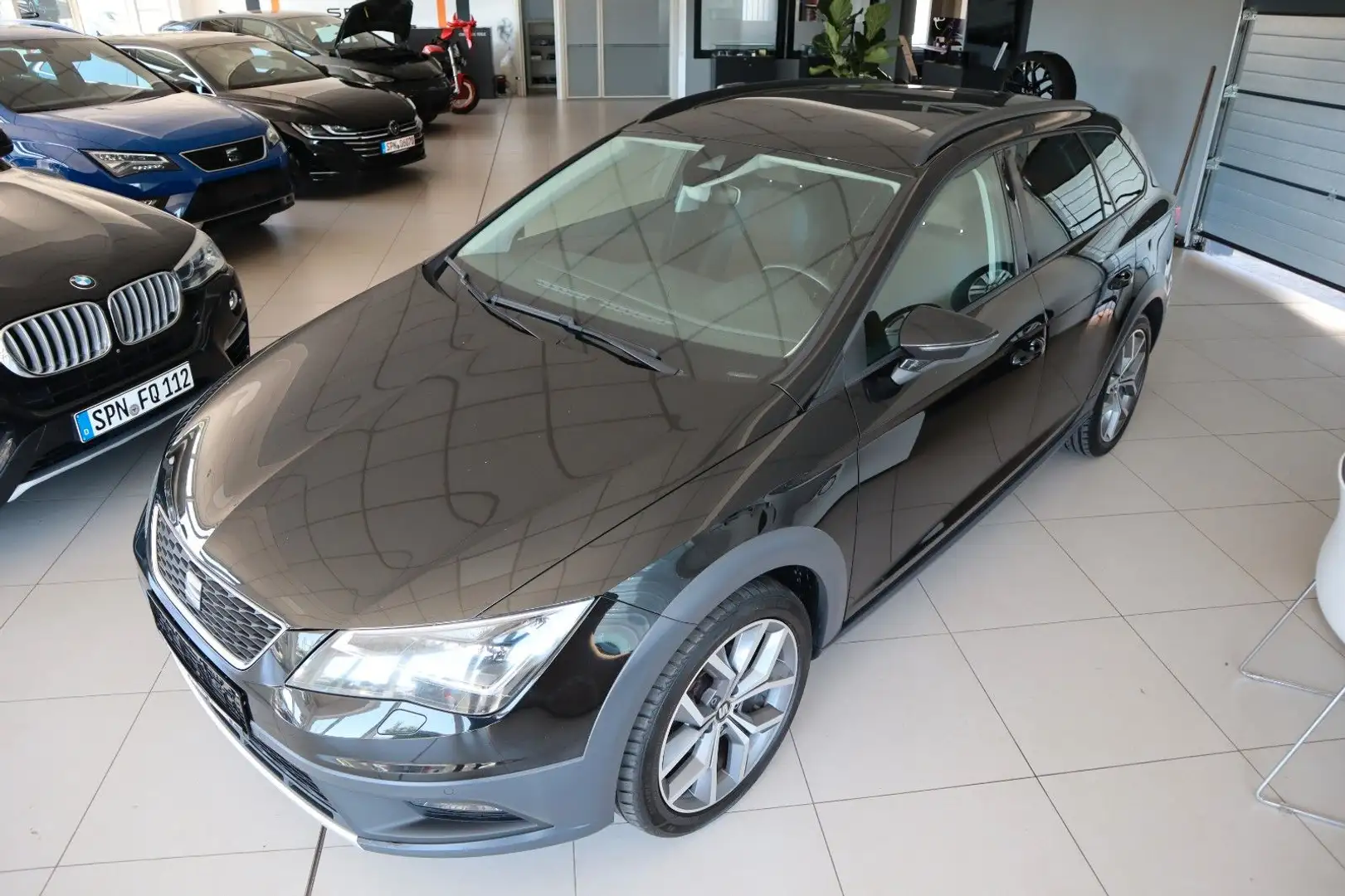 SEAT Leon ST X-Perience 4Drive/DAB/KAMERA/PANO Schwarz - 2