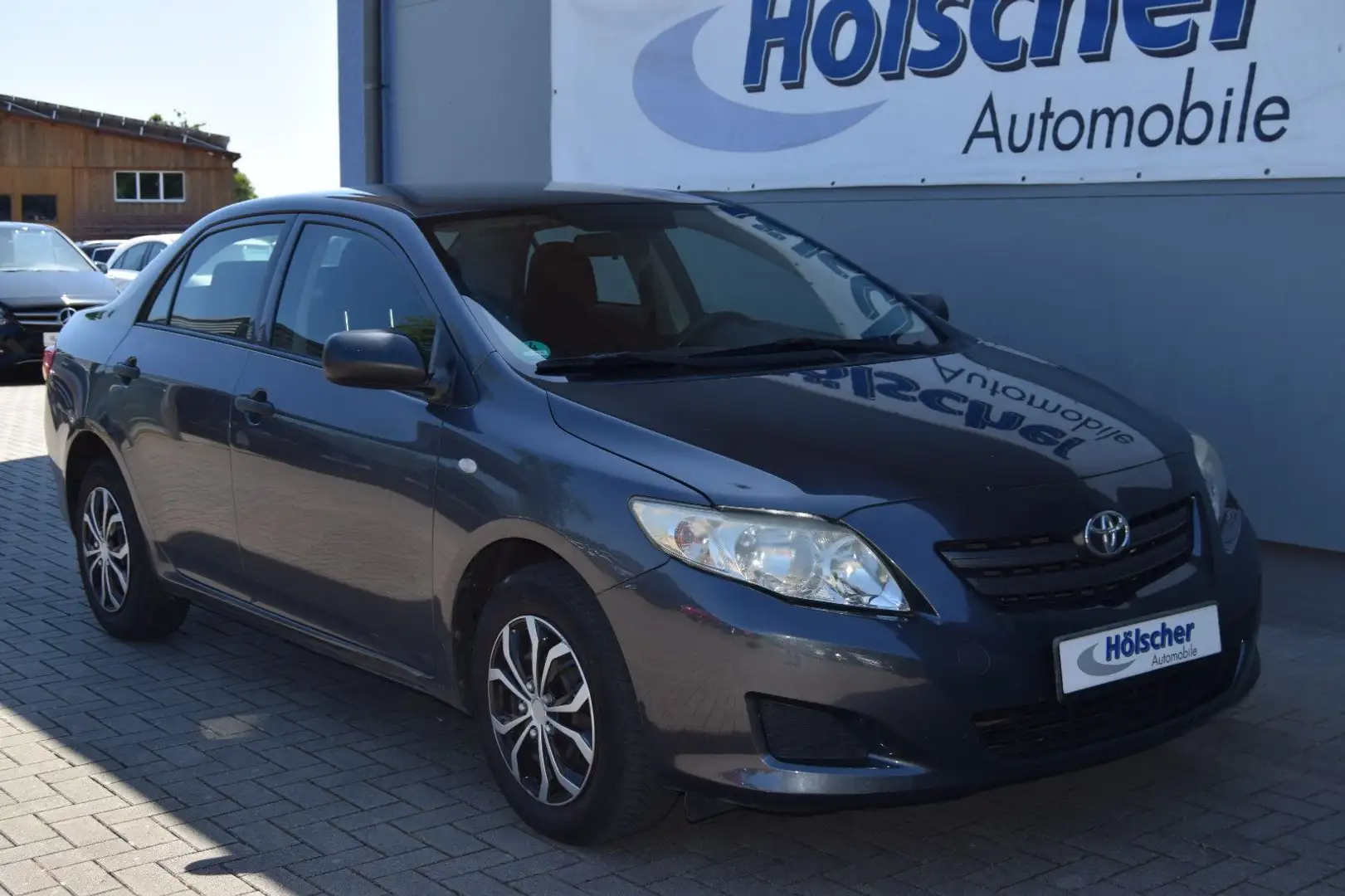 Toyota Corolla Stufenheck/Limosine,, Grey - 1