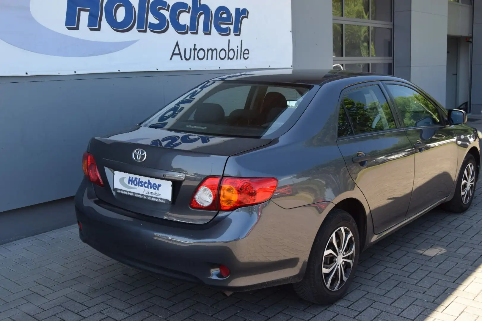 Toyota Corolla Stufenheck/Limosine,, Grey - 2