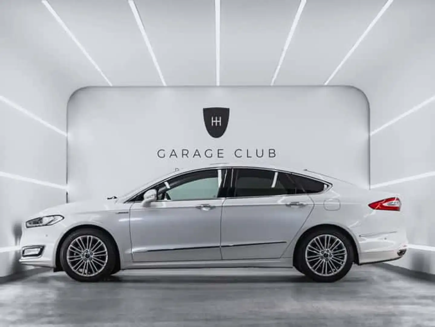 Ford Mondeo Vignale Sedán 2.0 HEV - 2