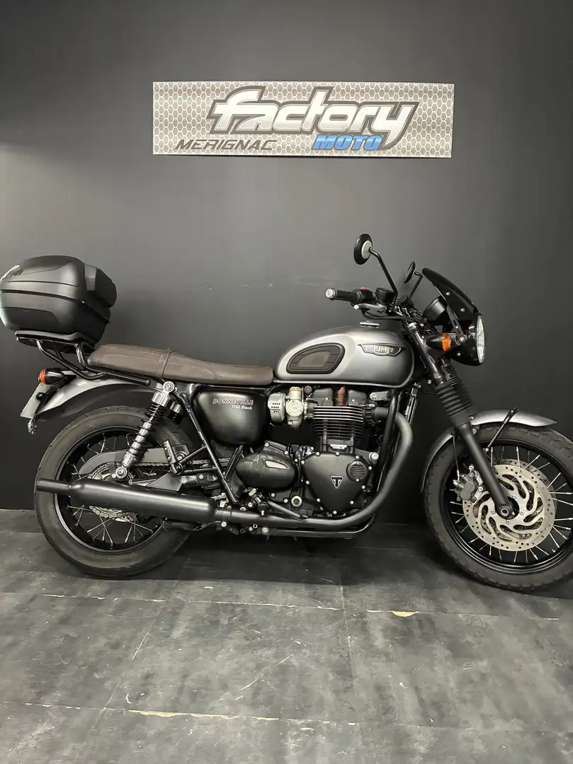 Triumph Bonneville T120 Schwarz - 1