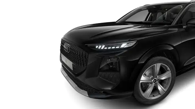 Audi Q3 view 5