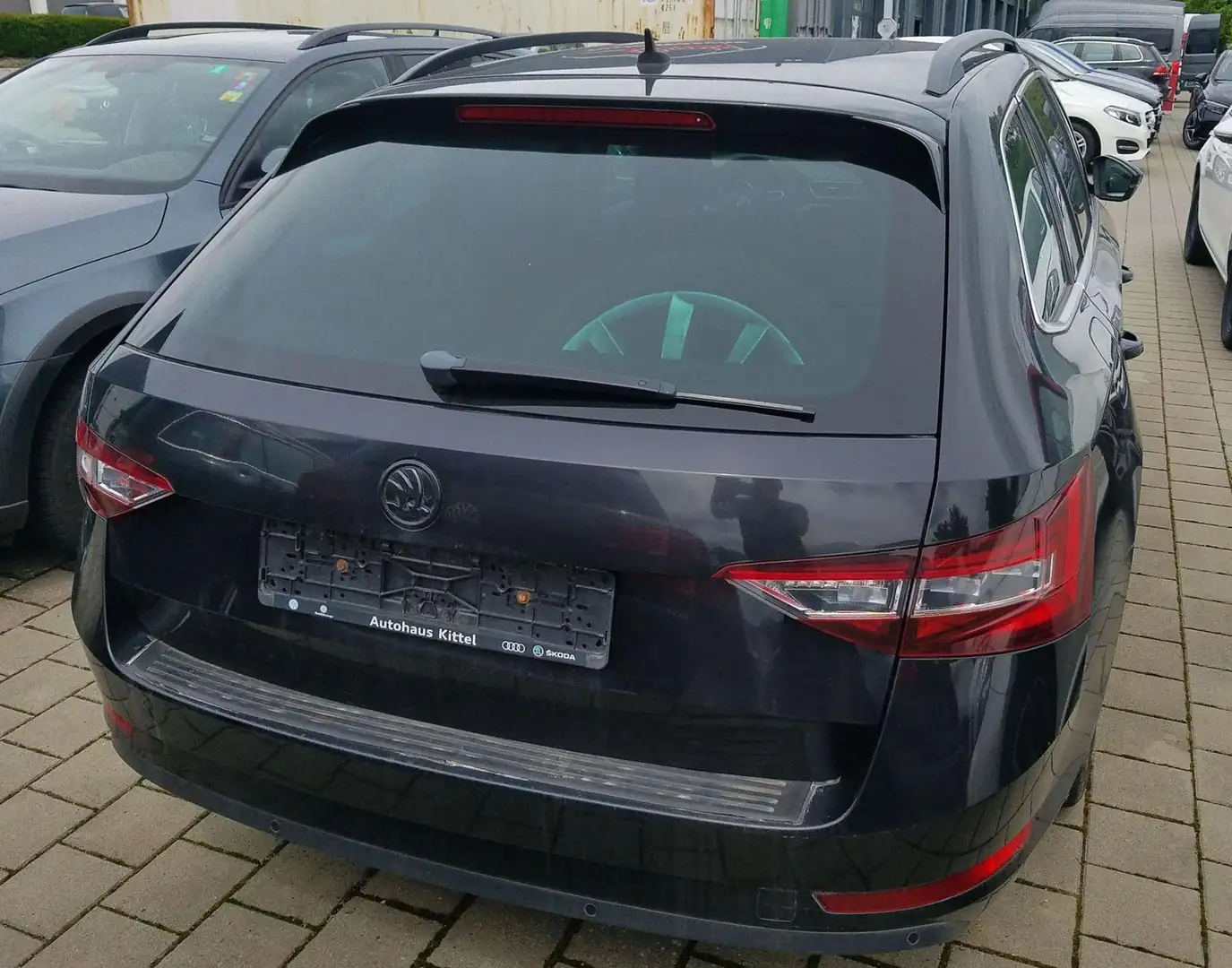 Skoda Superb 2,0 TDI Ambition 4x4, Bi-Xenon, SHZ, Klima, 8 f... Zwart - 2