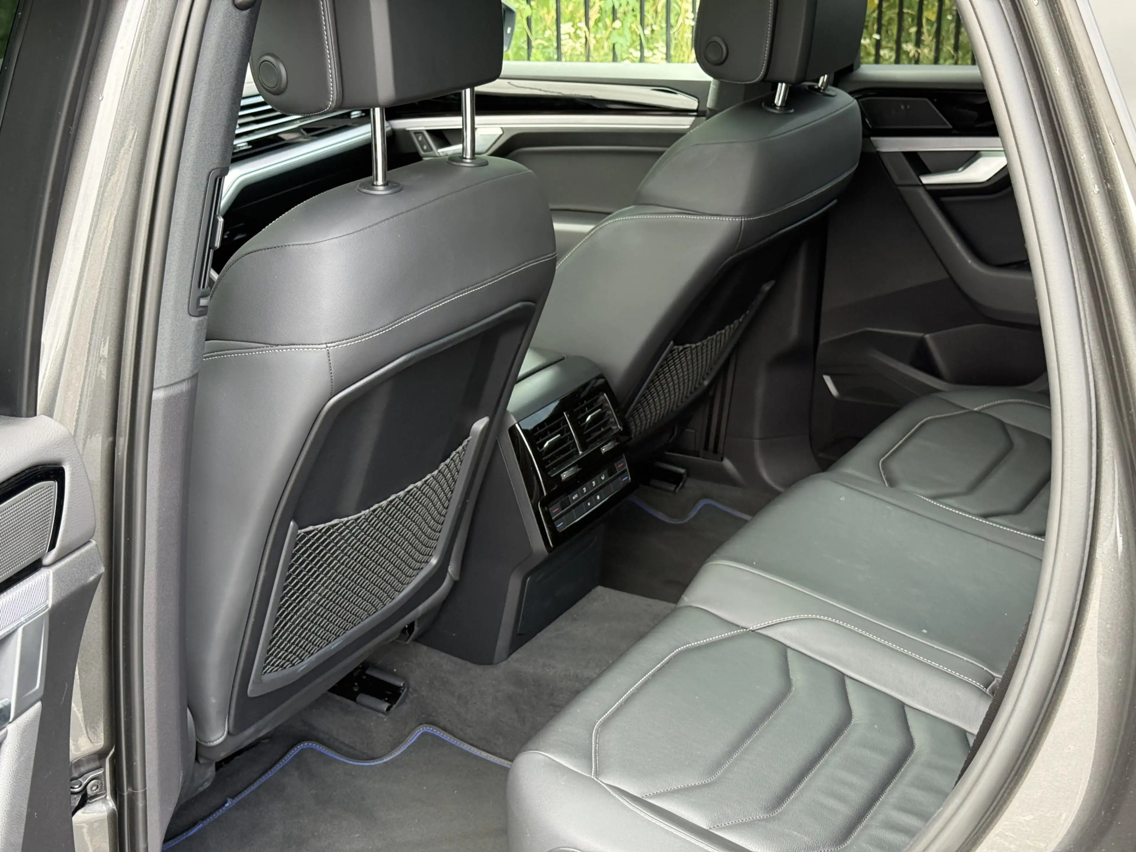 Volkswagen Touareg 3.0 TSi 4MOTION R | Trekhaak | luchtvering | Pano — photo 21