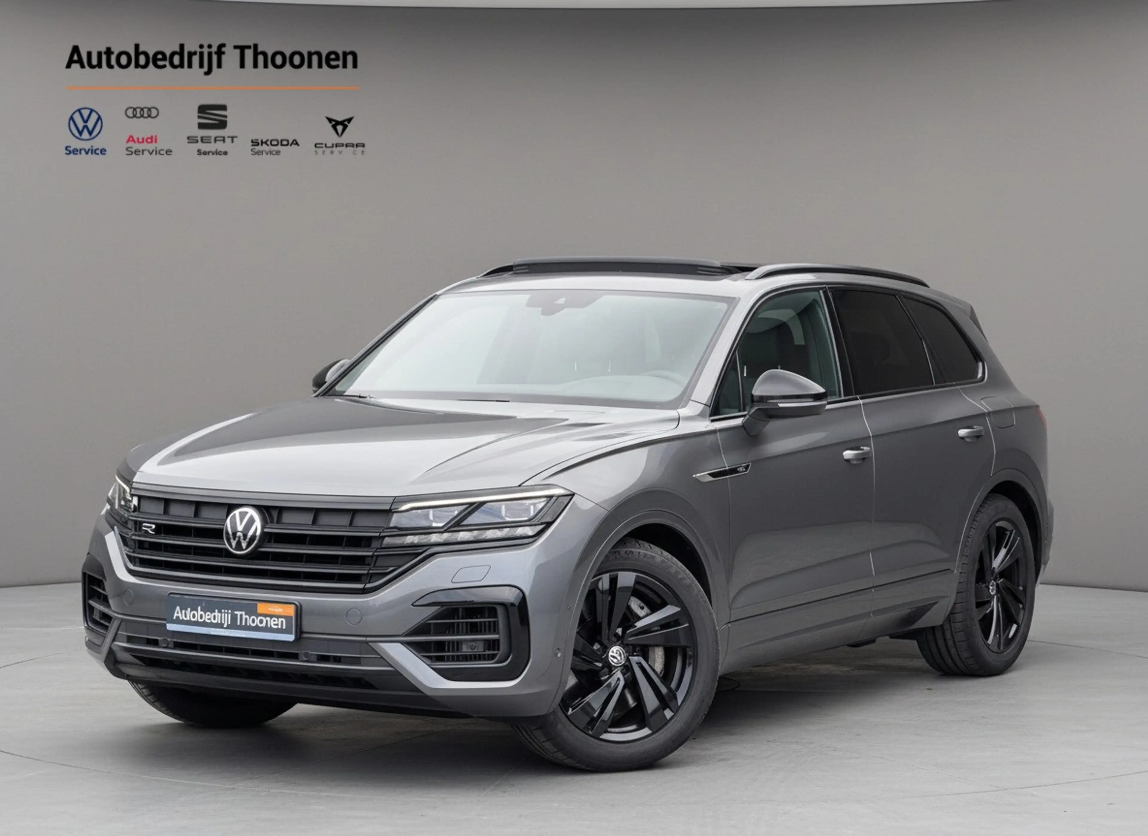 Volkswagen Touareg 3.0 TSi 4MOTION R | Trekhaak | luchtvering | Pano