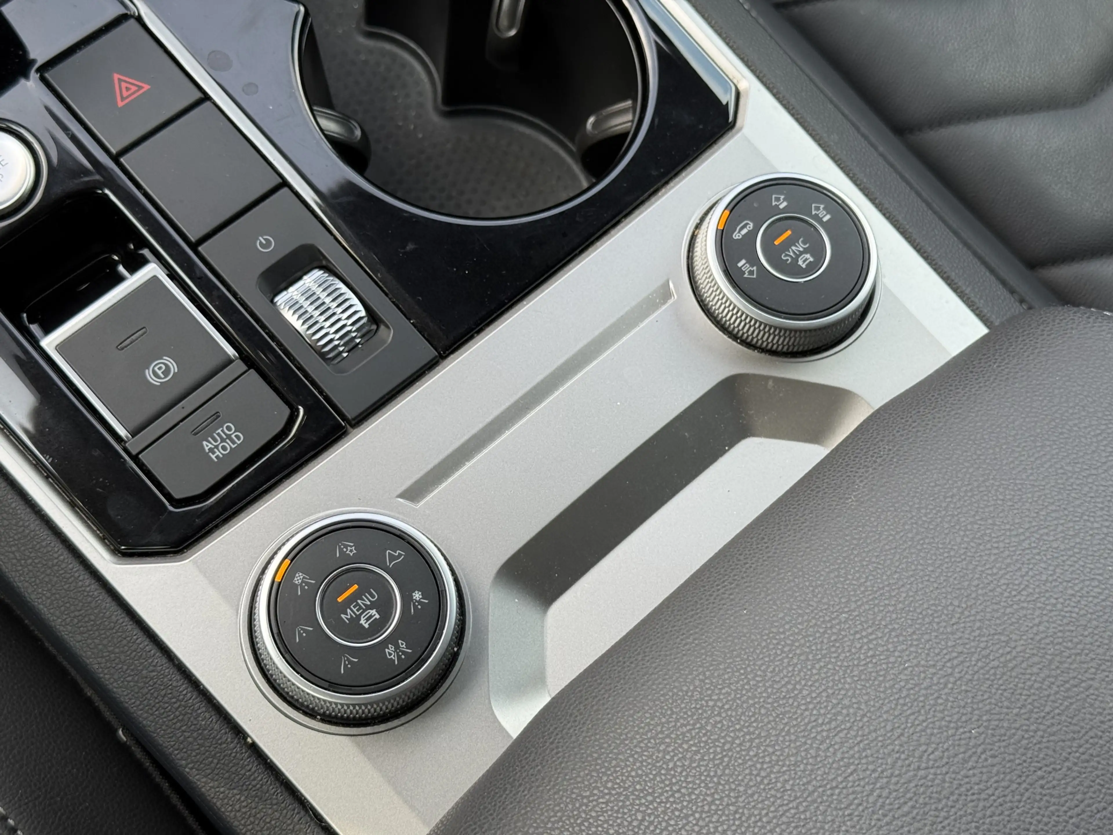 Volkswagen Touareg 3.0 TSi 4MOTION R | Trekhaak | luchtvering | Pano — photo 35