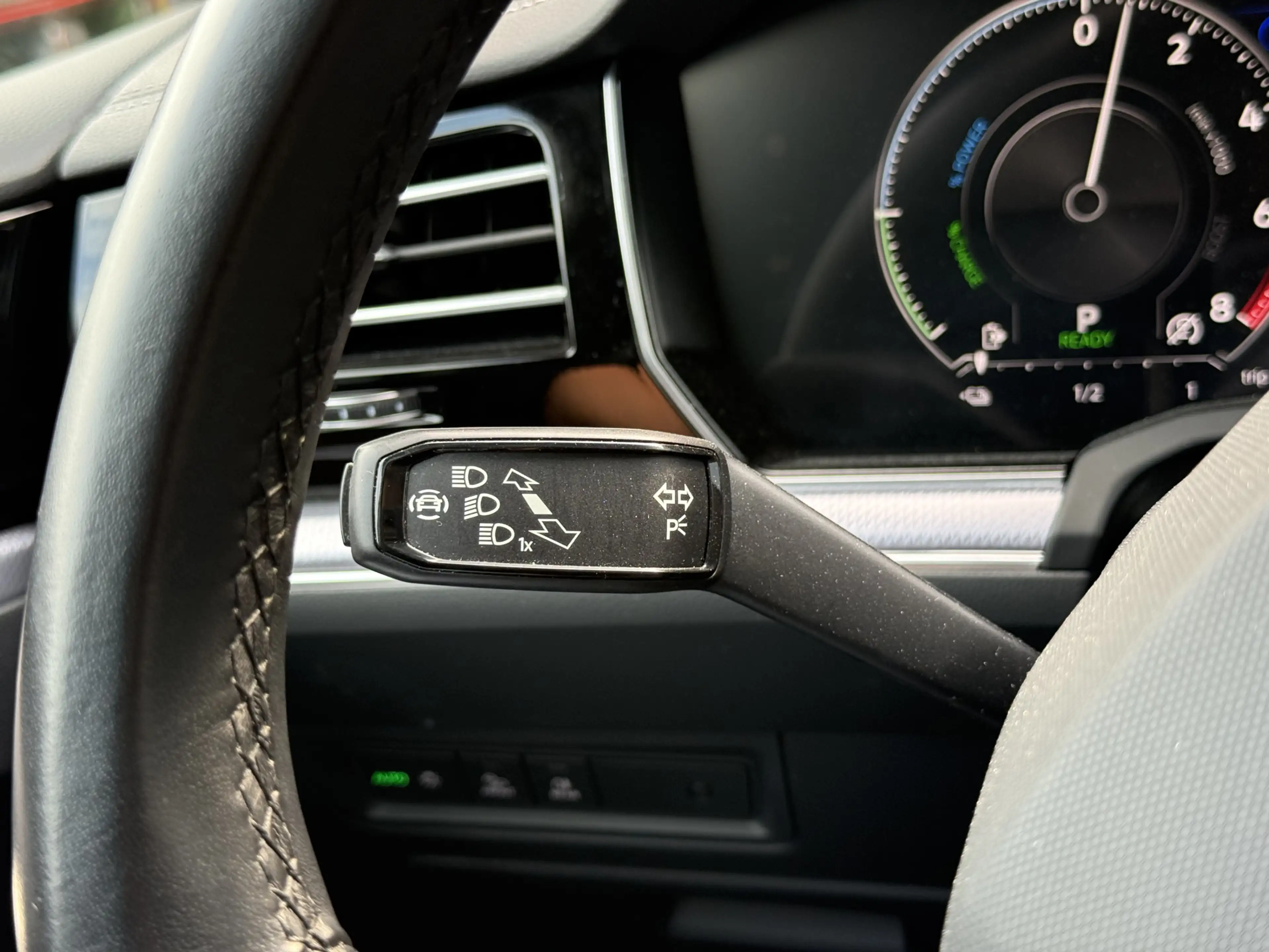 Volkswagen Touareg 3.0 TSi 4MOTION R | Trekhaak | luchtvering | Pano — photo 30
