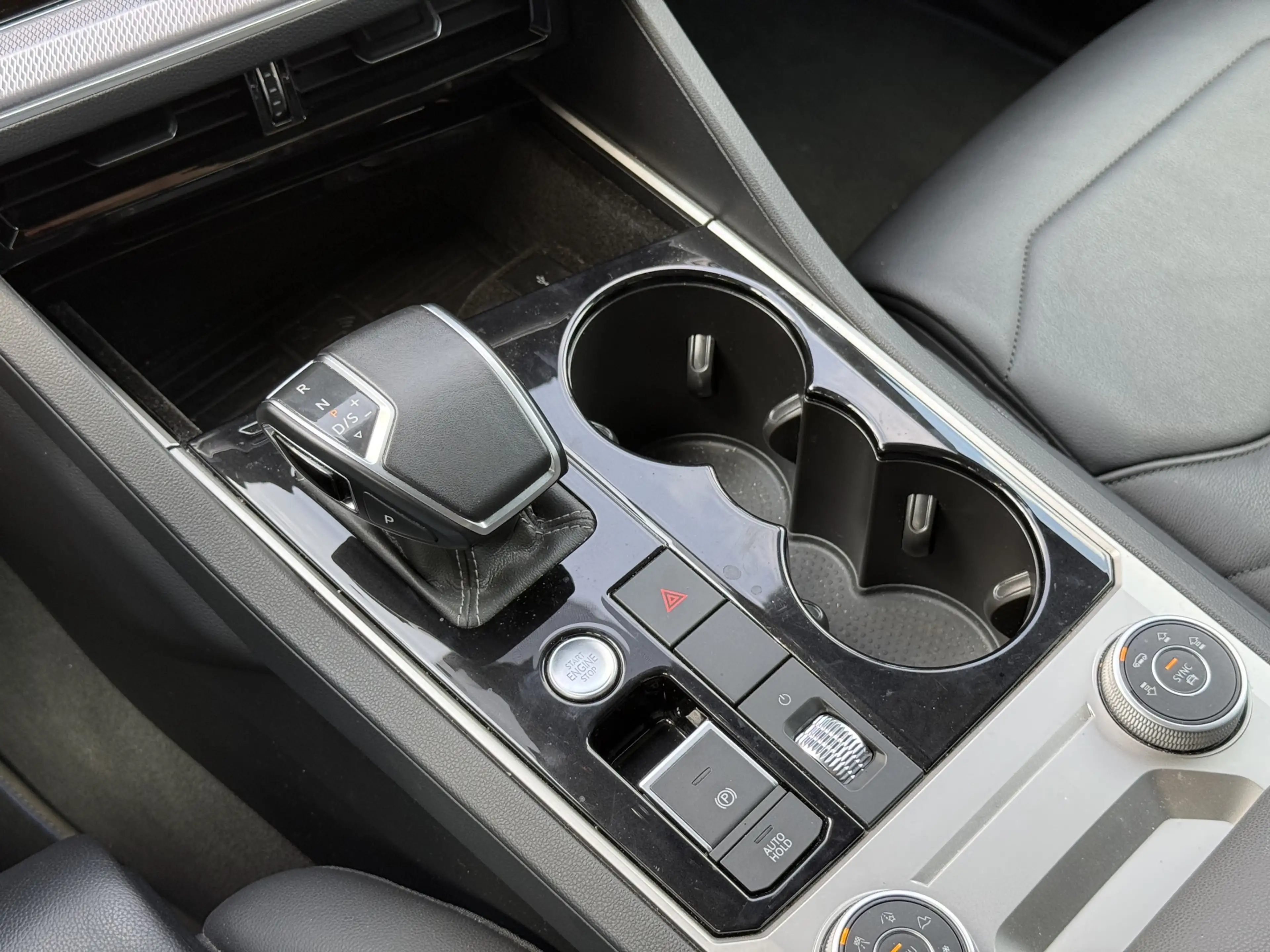 Volkswagen Touareg 3.0 TSi 4MOTION R | Trekhaak | luchtvering | Pano — photo 34