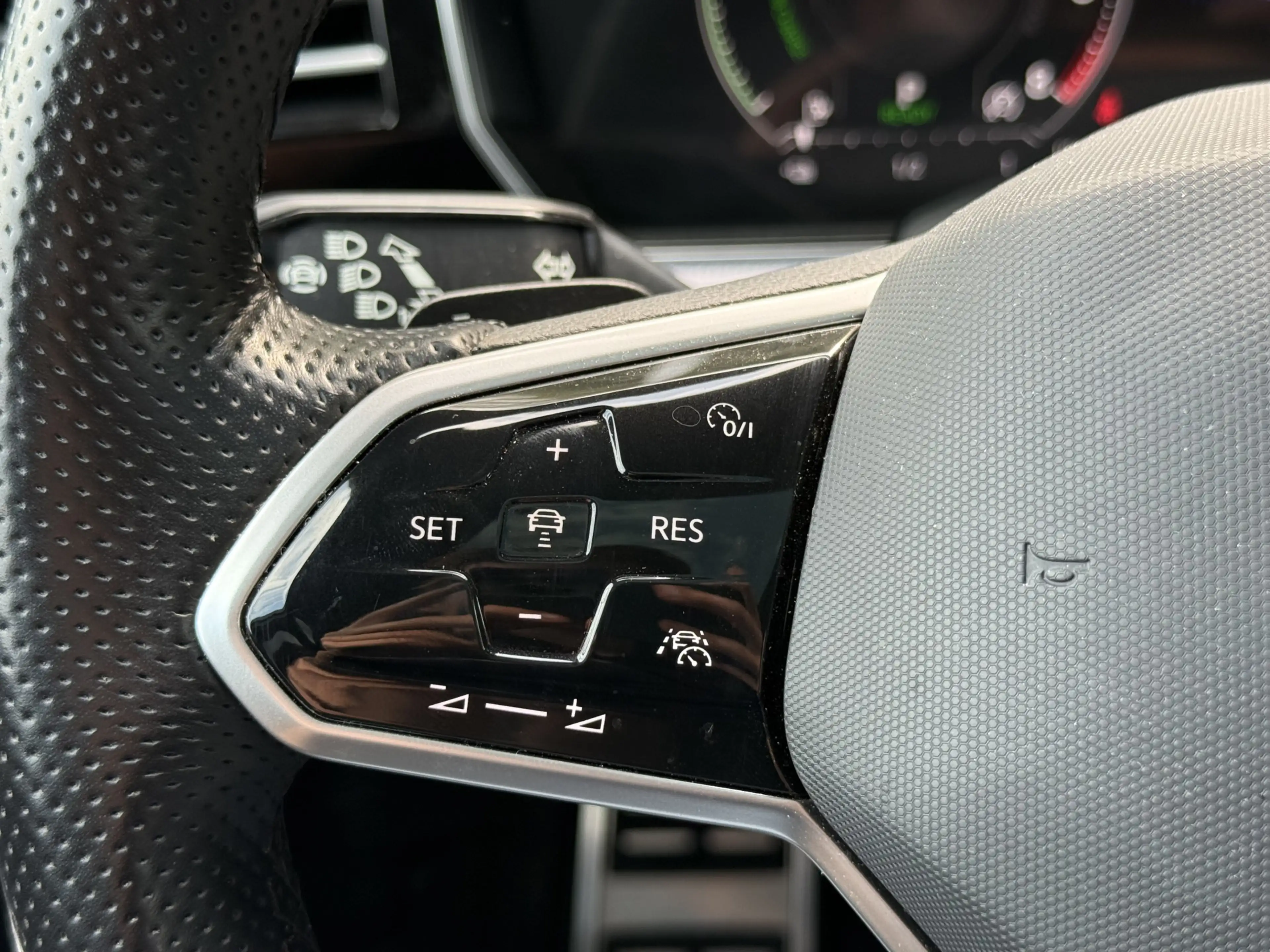 Volkswagen Touareg 3.0 TSi 4MOTION R | Trekhaak | luchtvering | Pano — photo 29