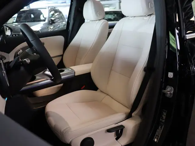 Mercedes-Benz GLB view 11