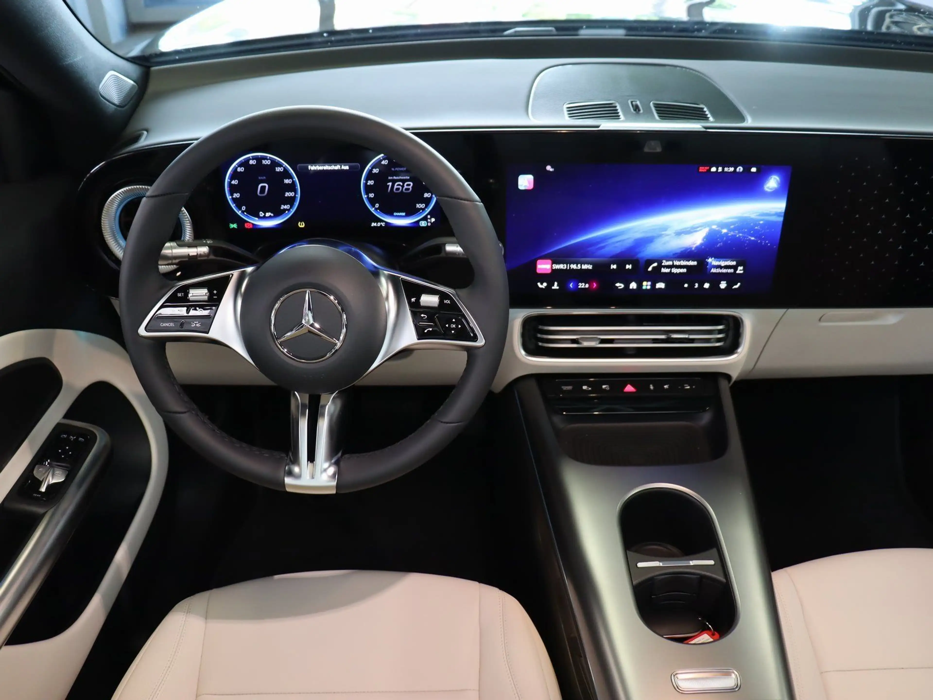 Mercedes-Benz GLB 250 + EQ Advanced-Plus/AHK/Pano/Distronic — photo 14