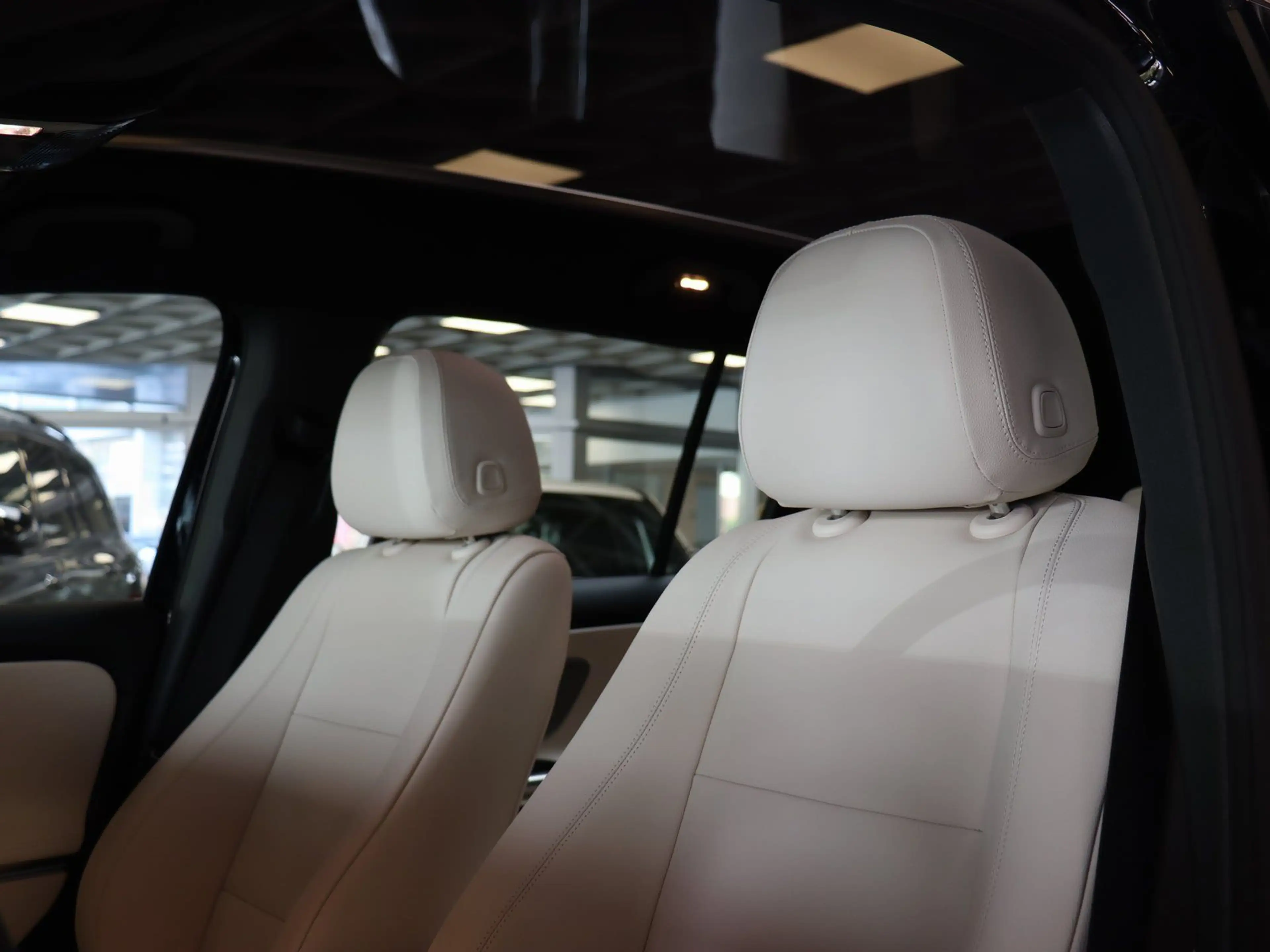 Mercedes-Benz GLB 250 + EQ Advanced-Plus/AHK/Pano/Distronic — photo 12