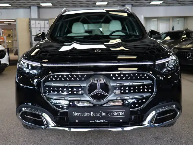 Mercedes-Benz GLB view 2