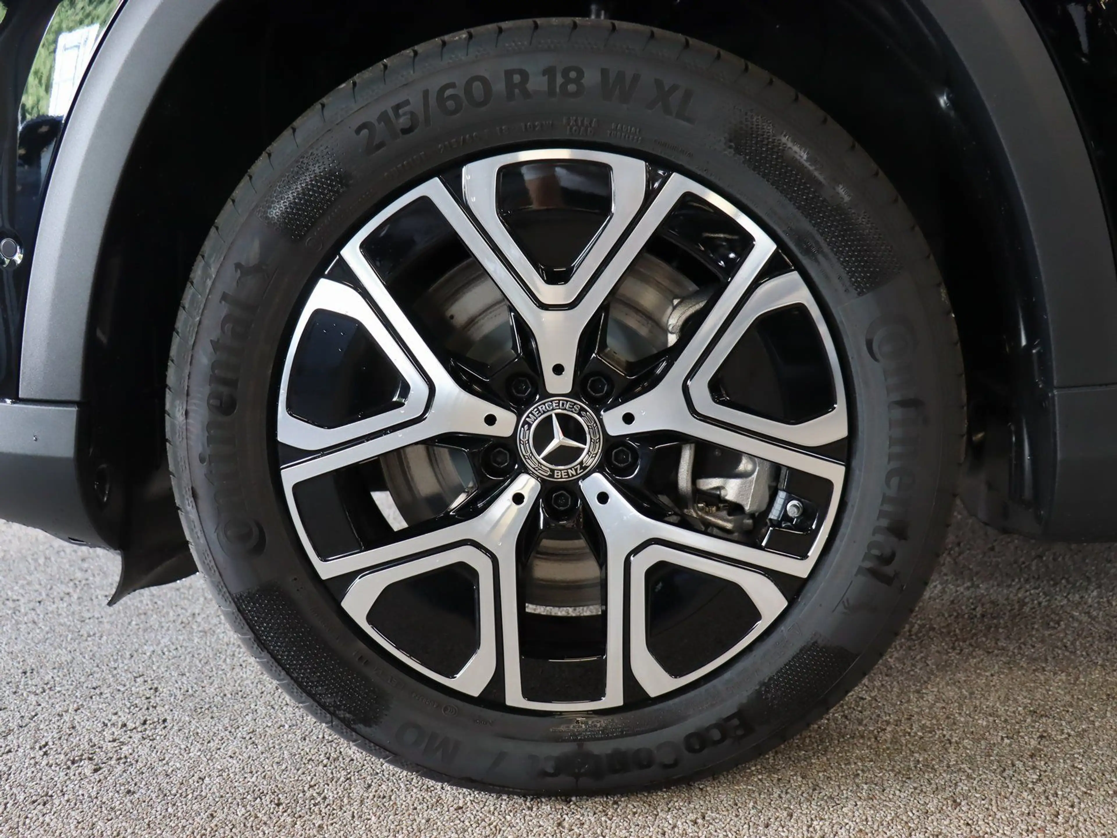 Mercedes-Benz GLB 250 + EQ Advanced-Plus/AHK/Pano/Distronic — photo 8