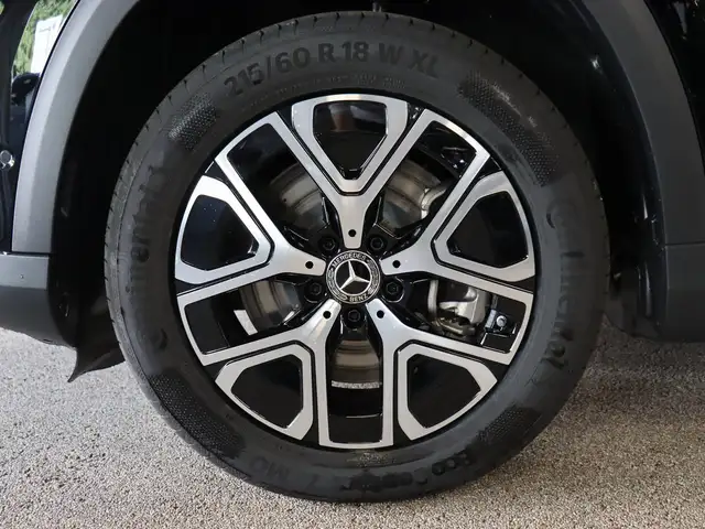Mercedes-Benz GLB view 8