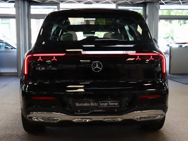 Mercedes-Benz GLB view 6